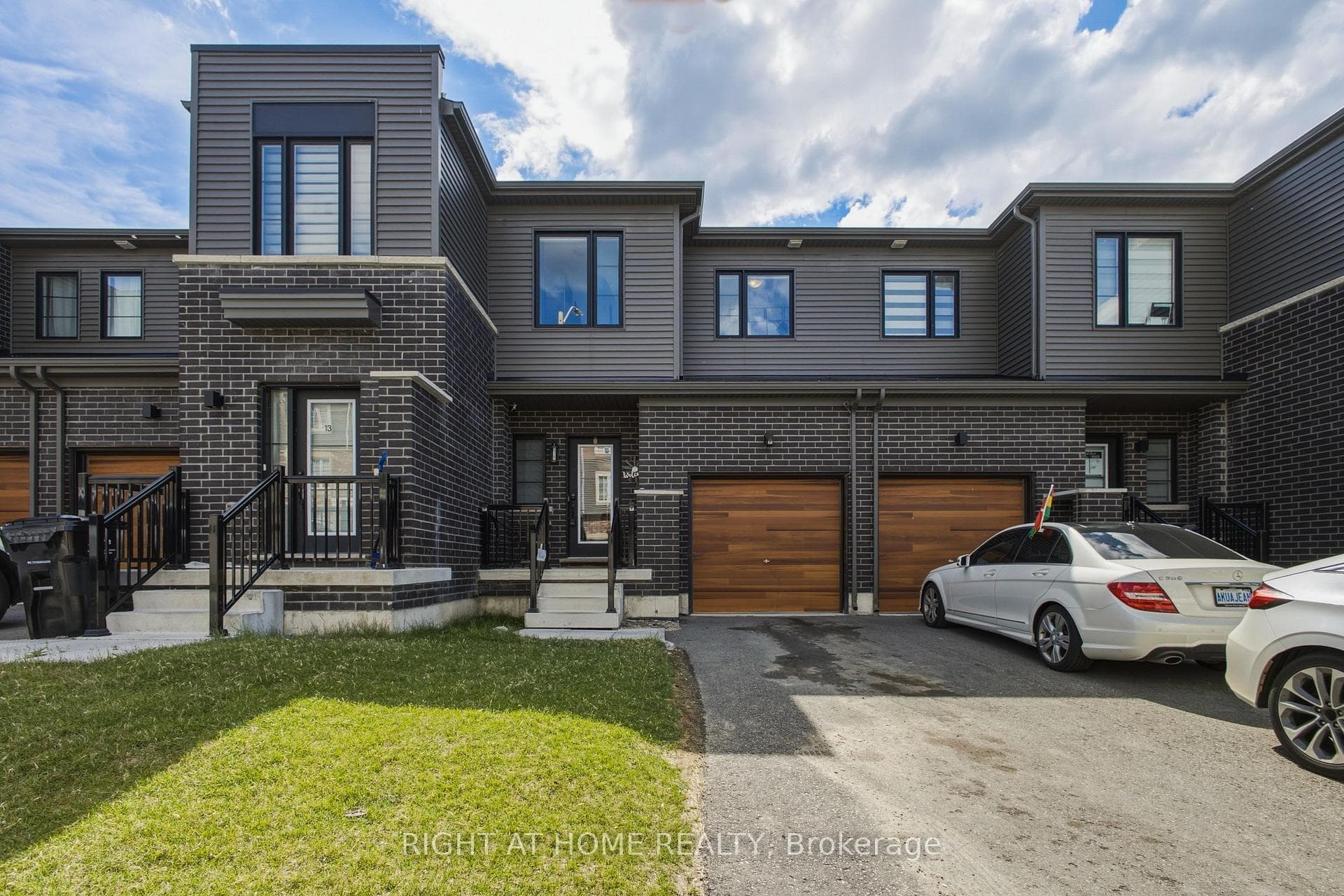 15 Hay Lane photo 1