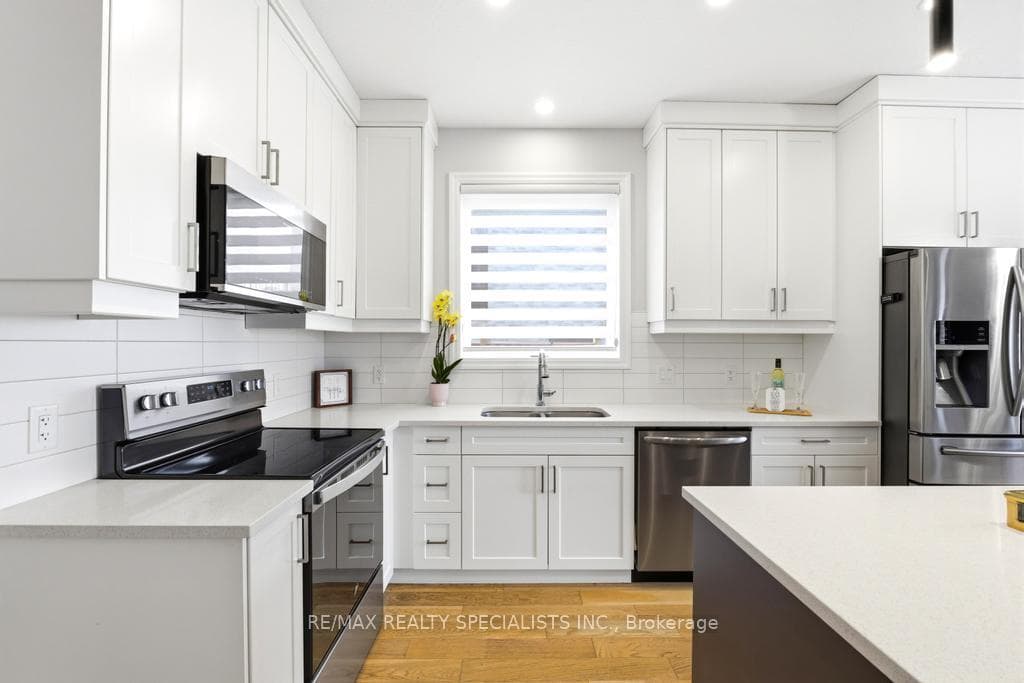 45 Peggy Avenue photo 13