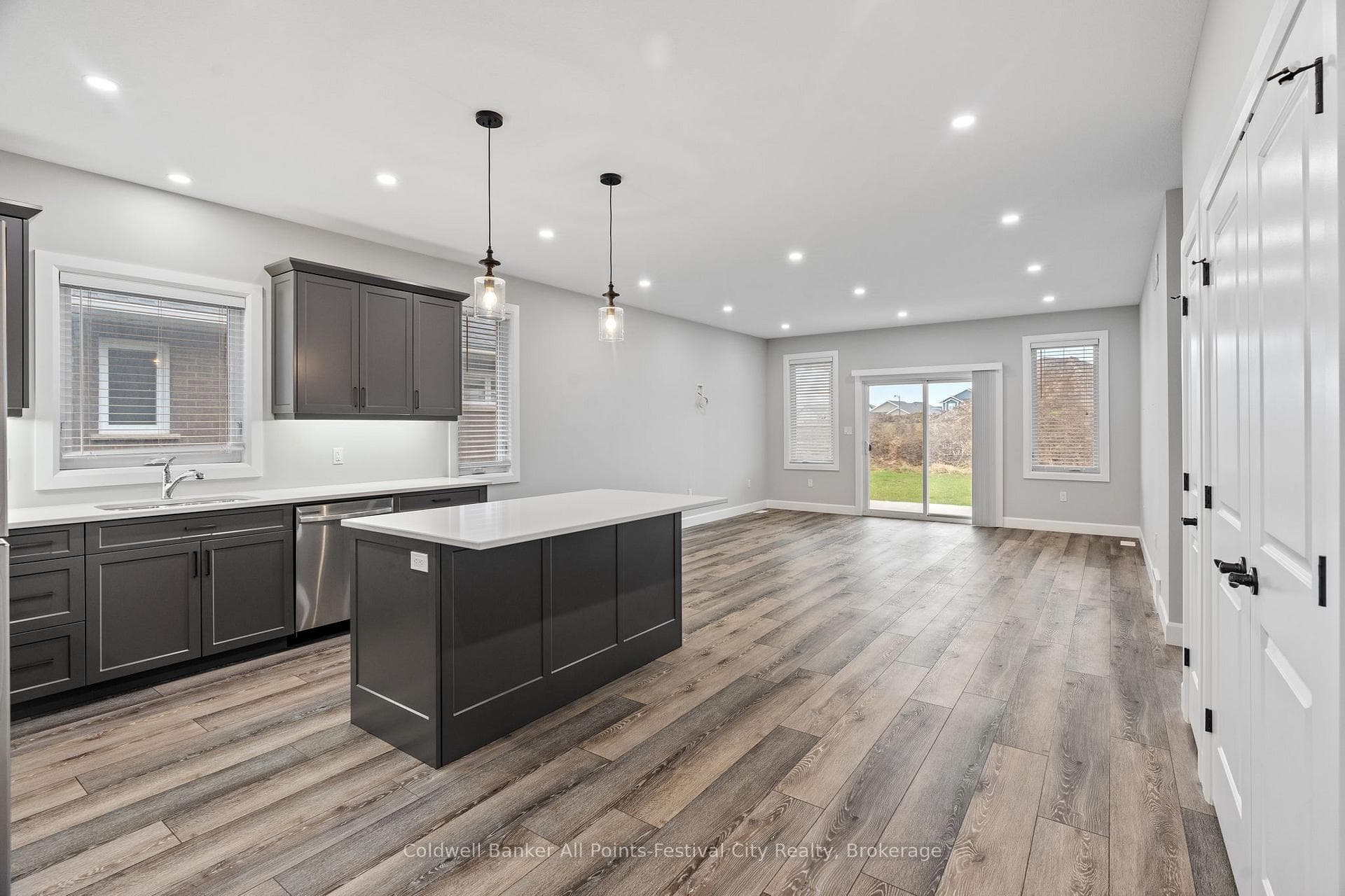 463 Warren Street photo 12