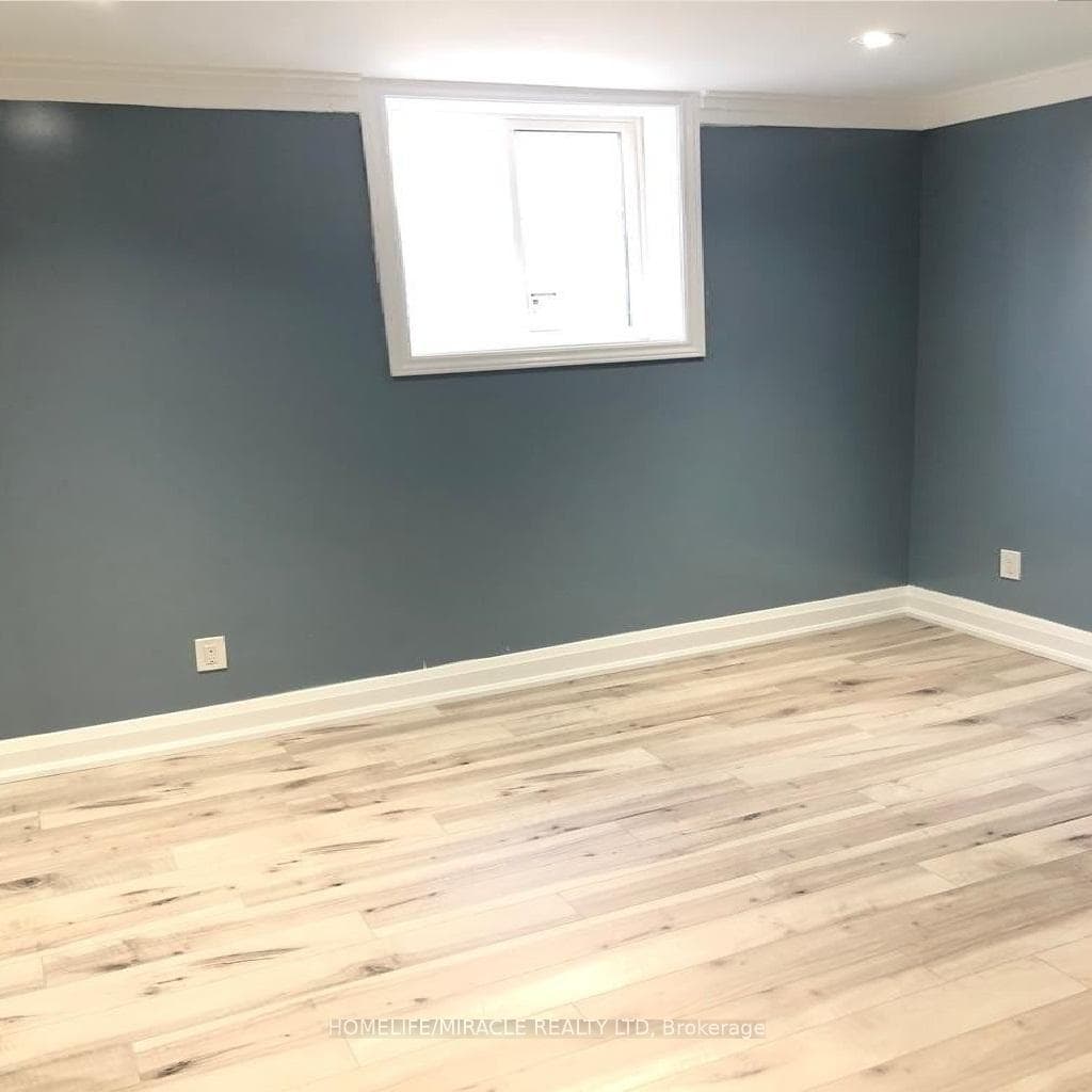 37 Harland Crescent photo 13