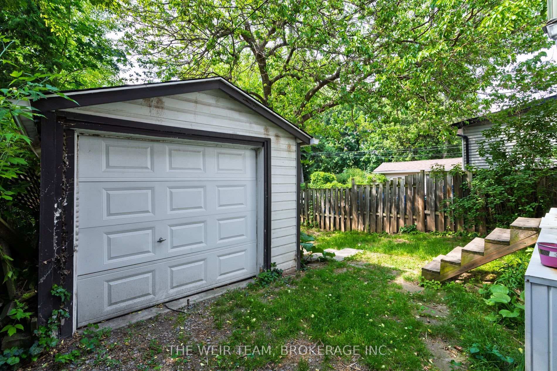 226 Ottawa Street photo 37
