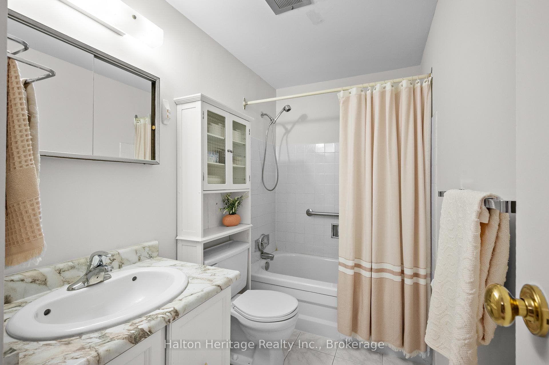 1556 Lancaster Drive Unit 71 photo 34