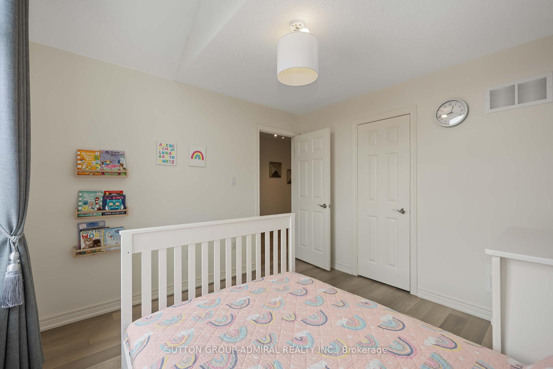 1046 Blackhall Crescent photo 32