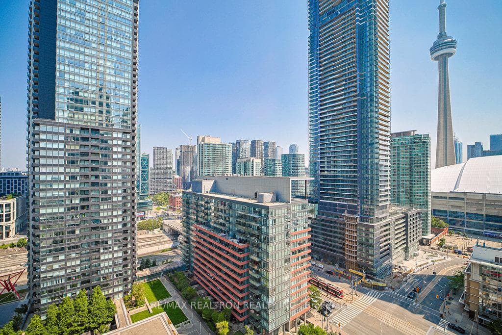 15 FORT YORK Boulevard Unit 2705 photo 11