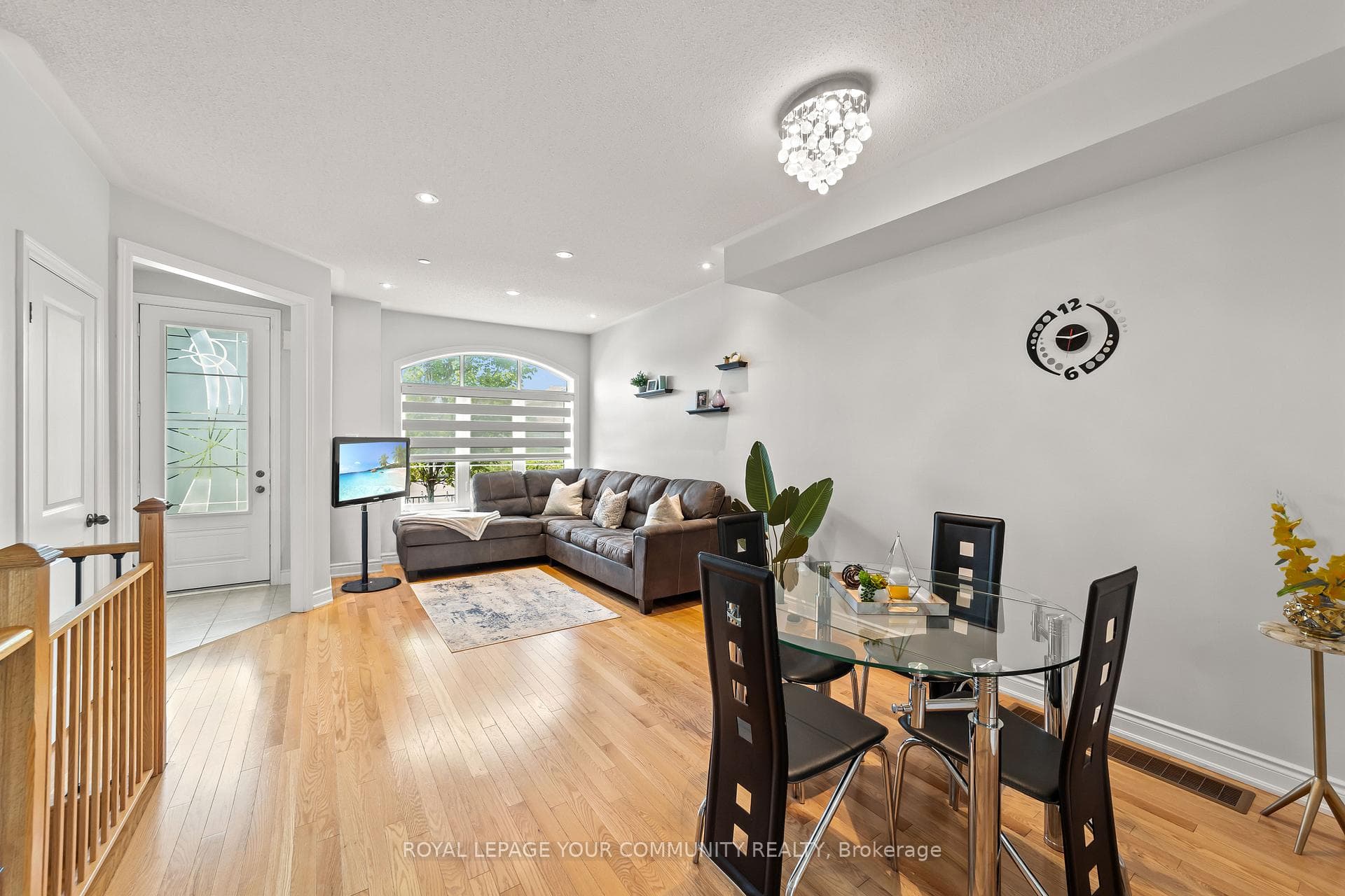1331 Major Mackenzie Drive Unit 140 photo 8