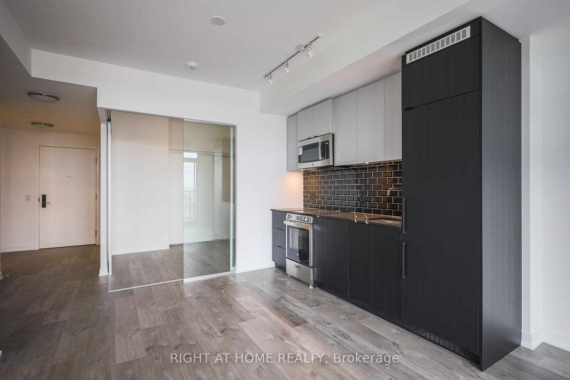 285 Dufferin Street Unit 917 photo 10