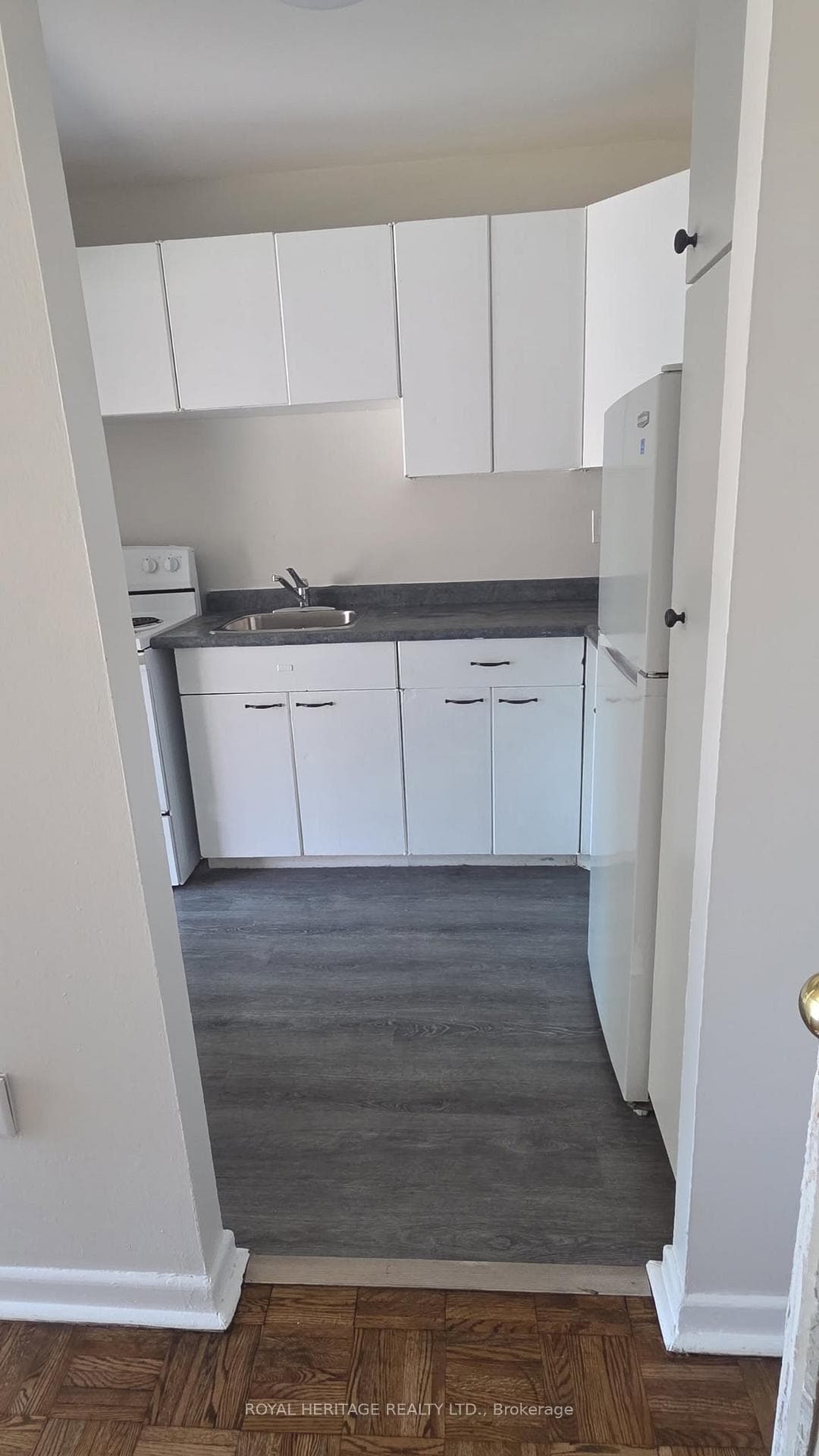 945 Simcoe Street Unit 2 photo 2