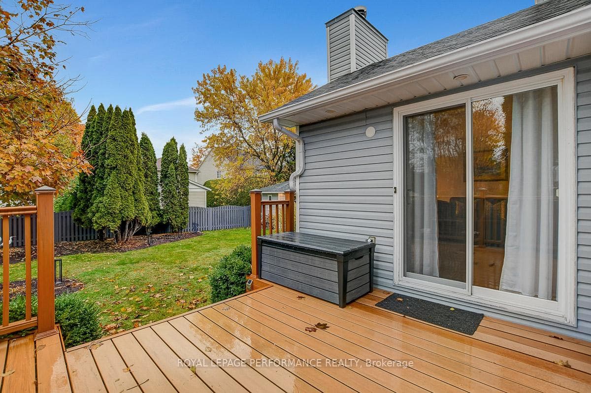 32 Parklands Avenue photo 41