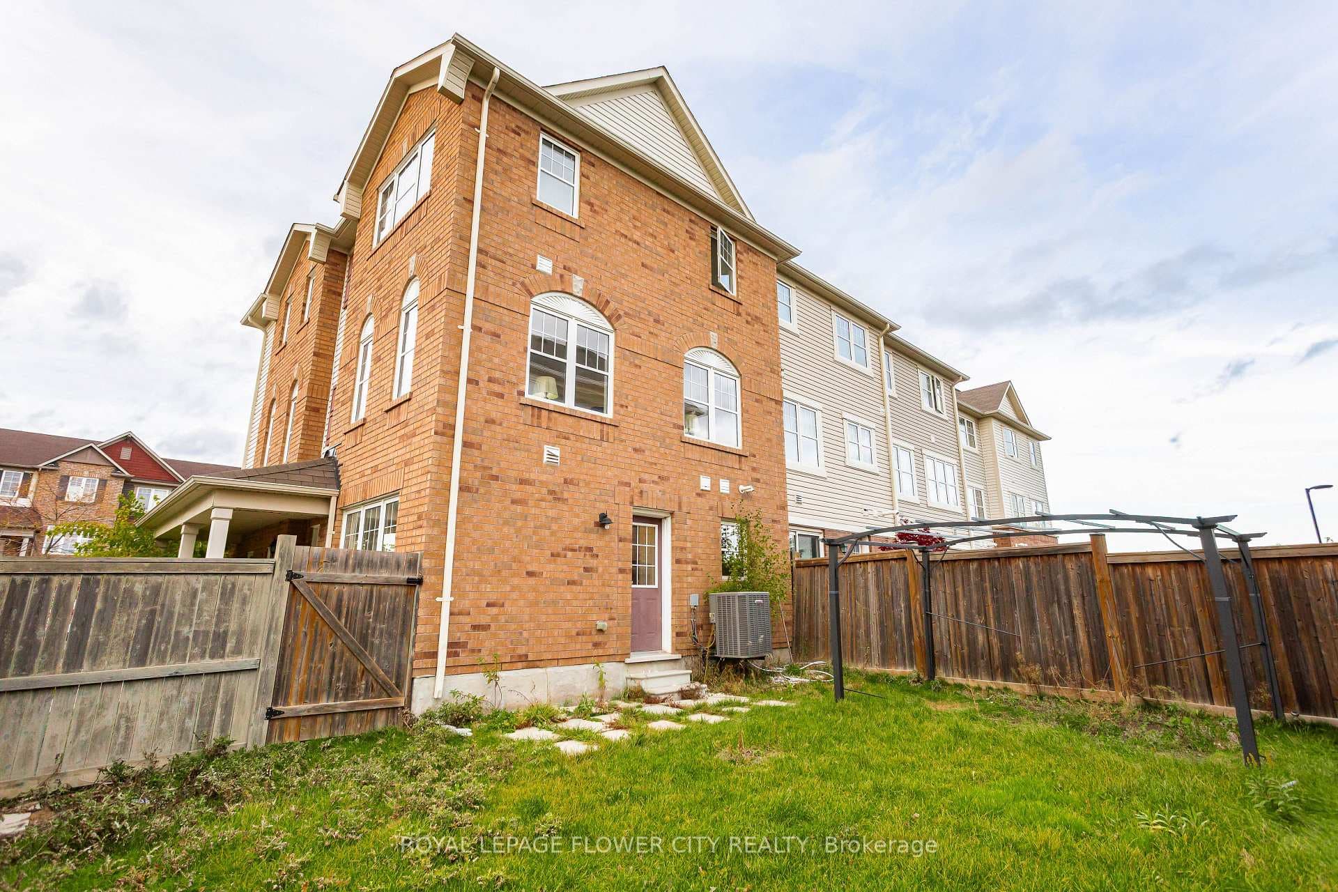 41 Vanhorne Close photo 50