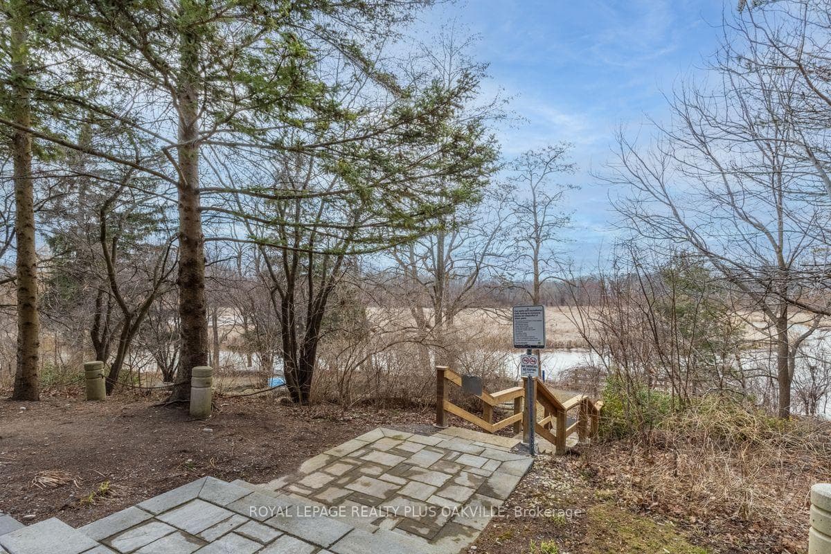 2511 Lakeshore Road Unit 501 photo 43