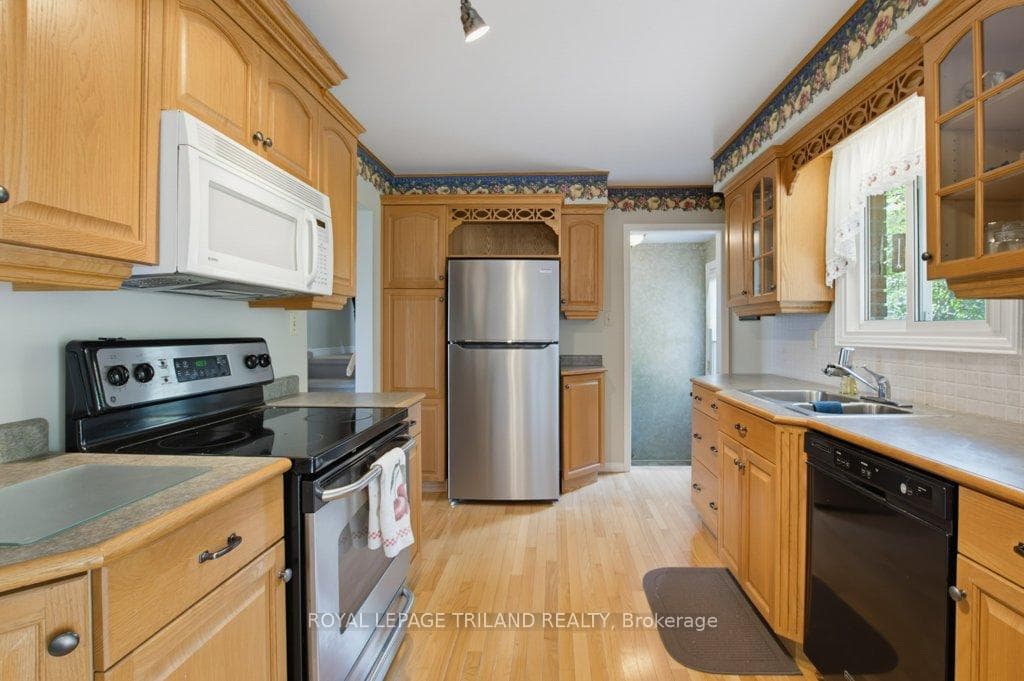 5 Warren Crescent photo 10