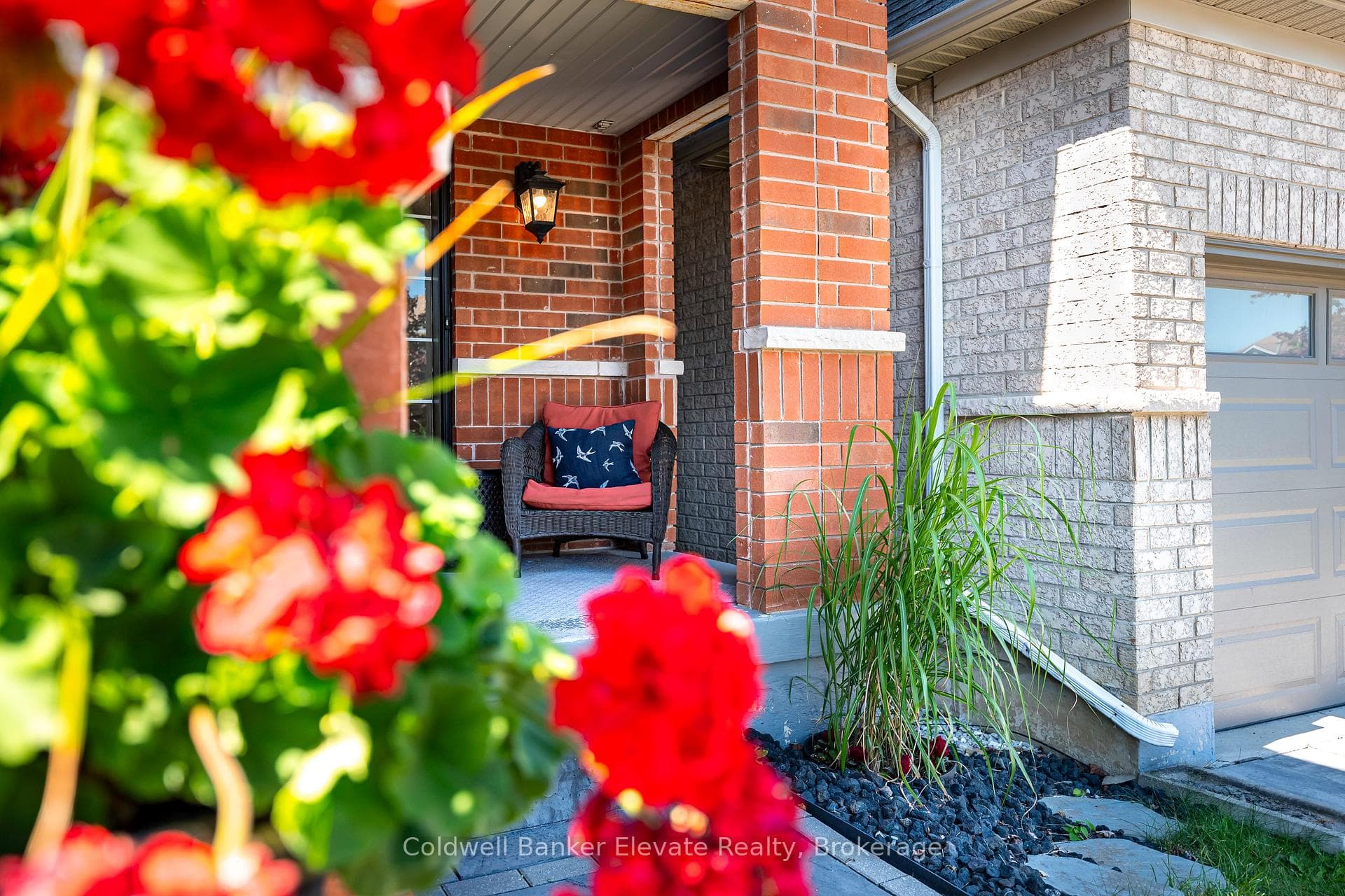 91 Snowberry Crescent photo 2
