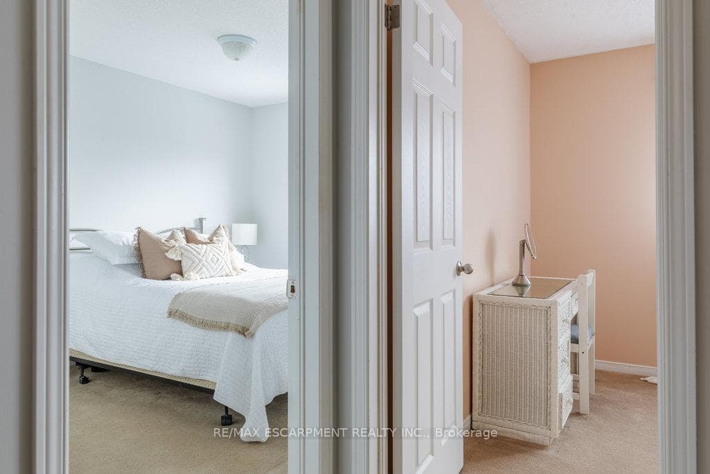 41 BANKFIELD Crescent photo 27