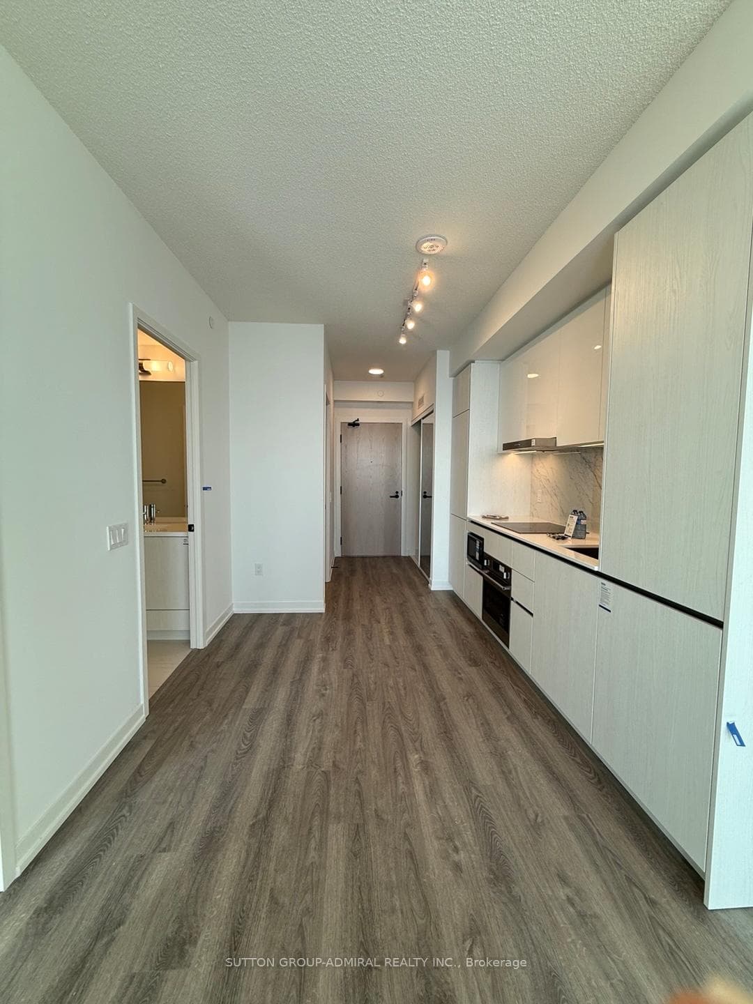 8 Interchange Way Unit 5711 photo 9