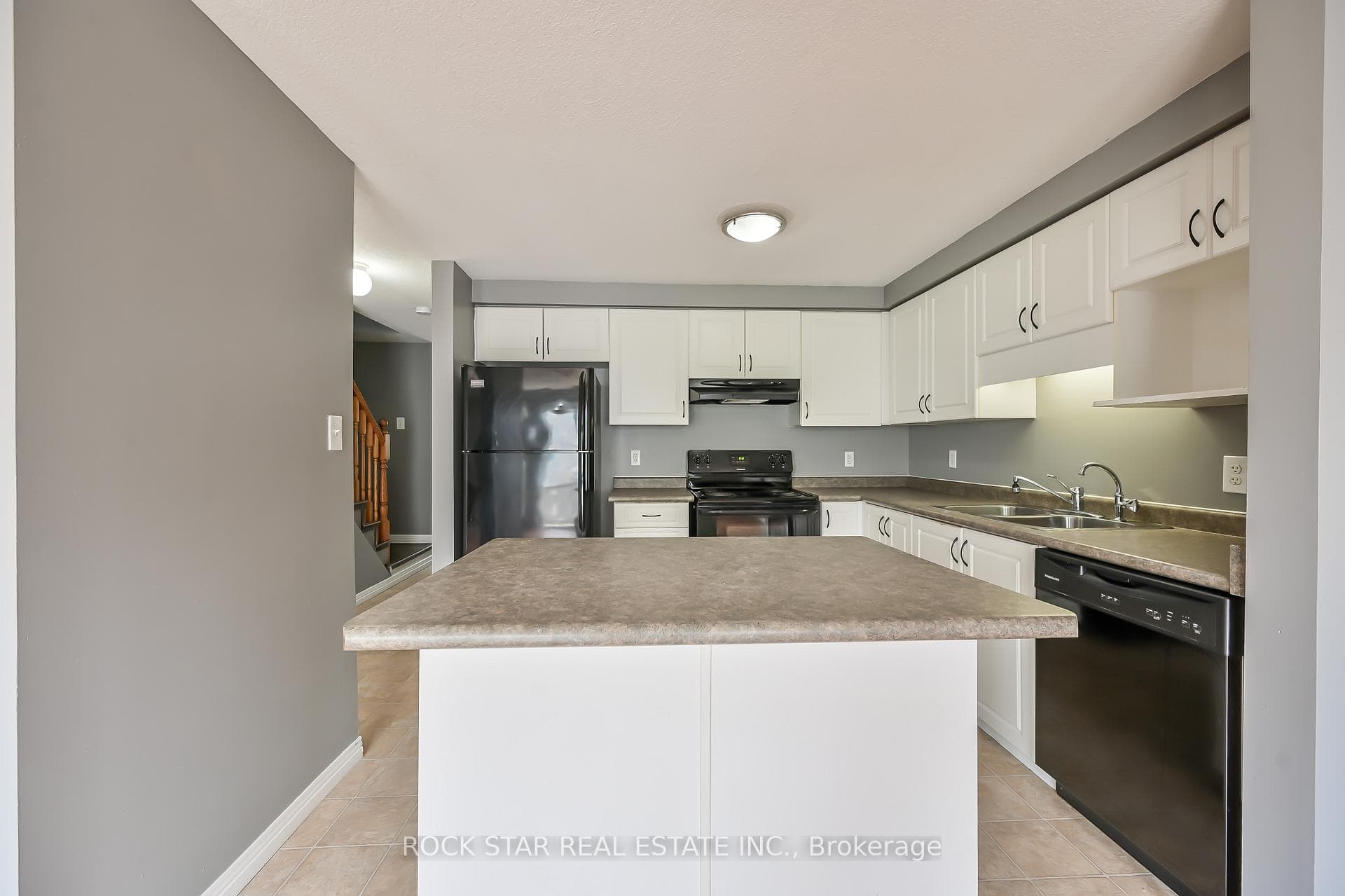 211 Snowdrop Crescent photo 15