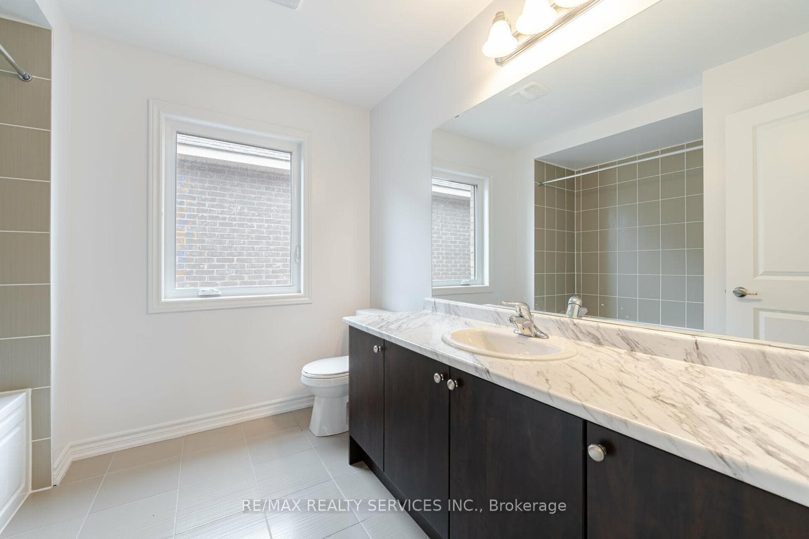 360 Russell Street photo 24