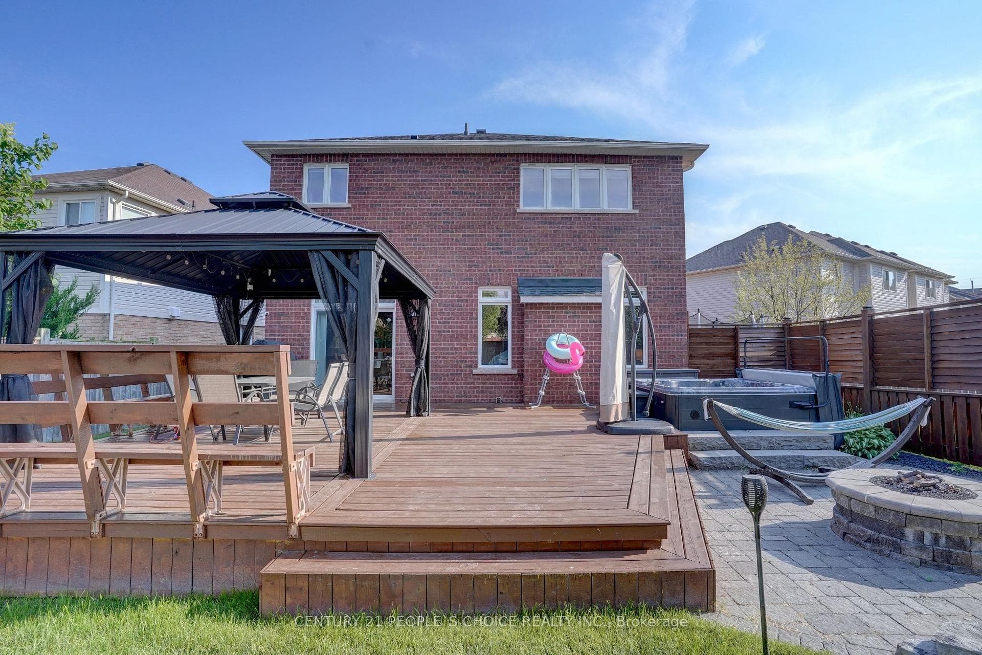 119 Laprade Square photo 38