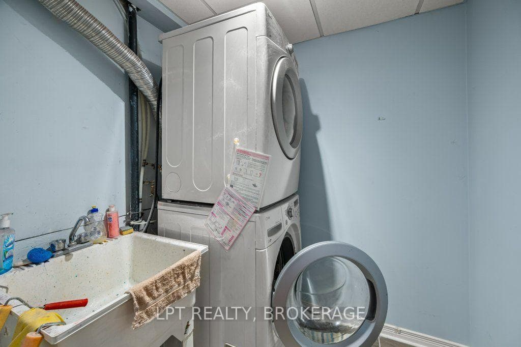1559 Crimson Crescent photo 21