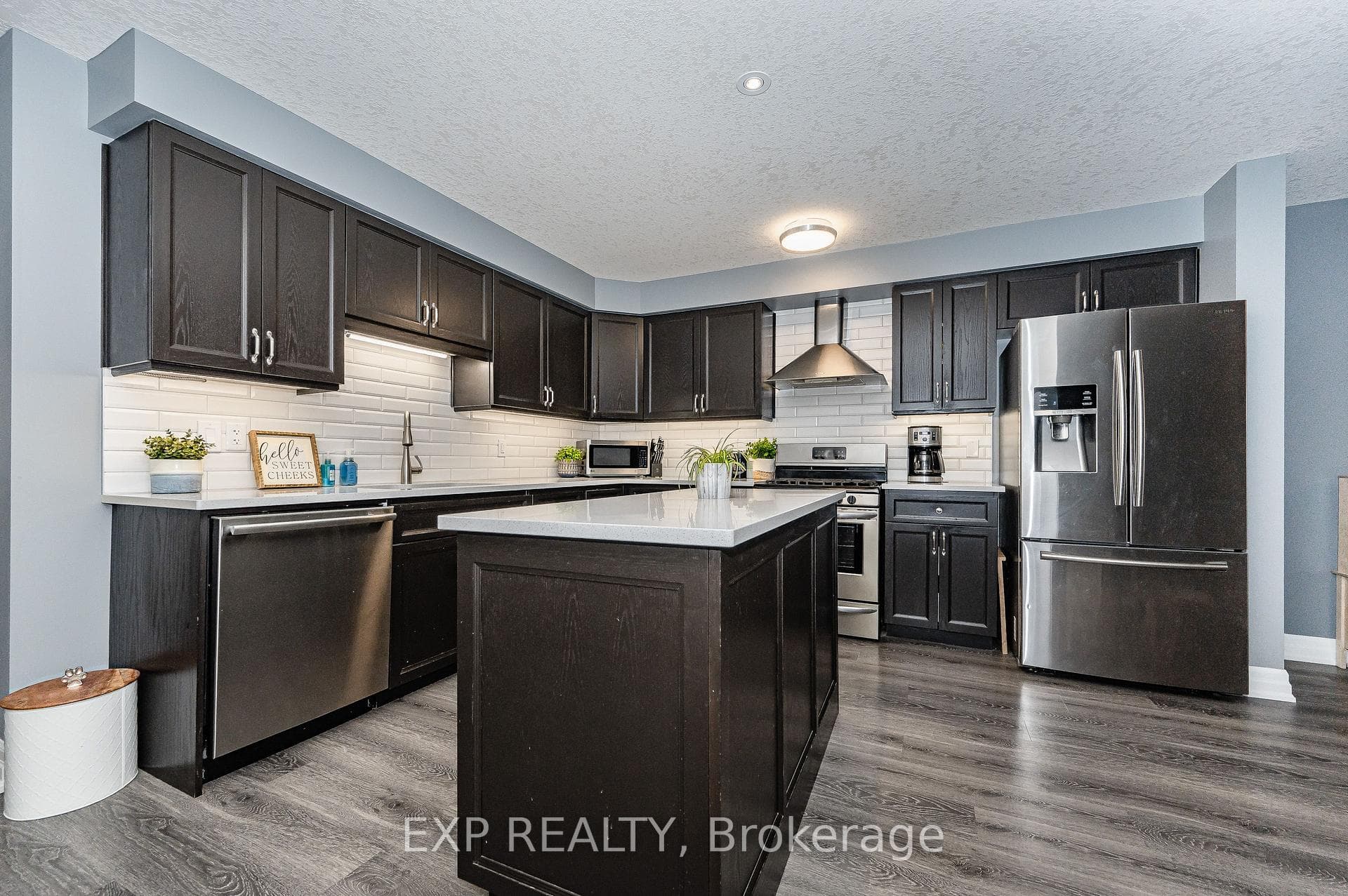25 Oakes Crescent photo 8