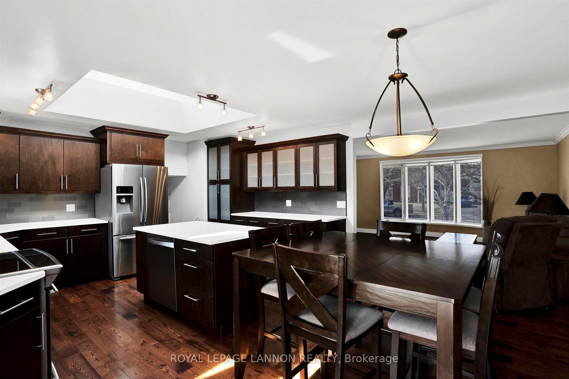 683 Thornloe Drive photo 8