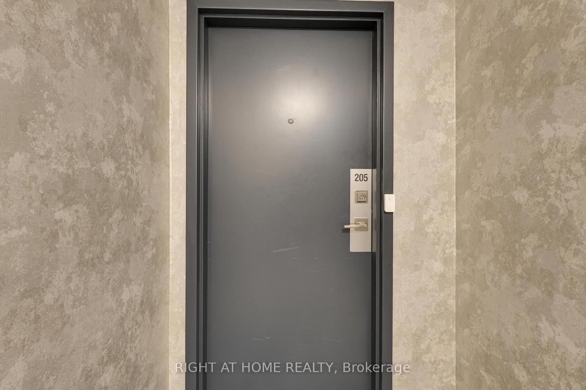 3650 Kaneff Crescent Unit 205 photo 3