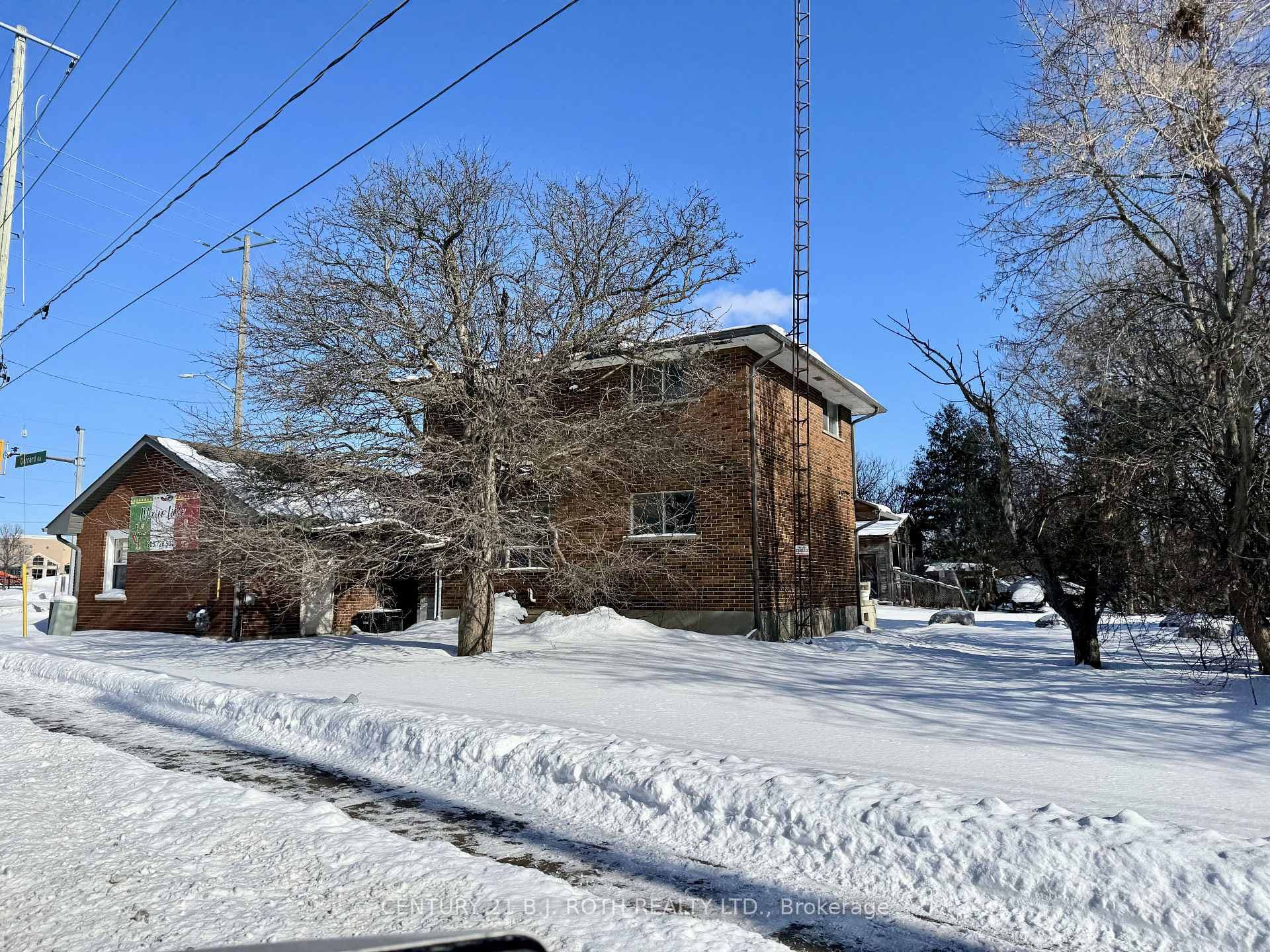 915 Taunton Road photo 20
