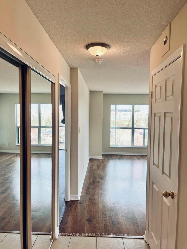 185 Oneida Crescent Unit 206 photo 4