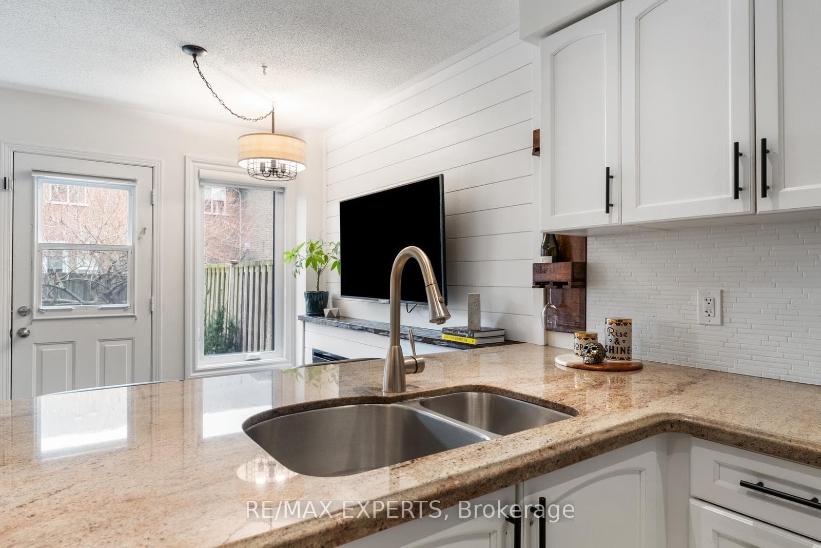 1851 McCoy Avenue photo 10