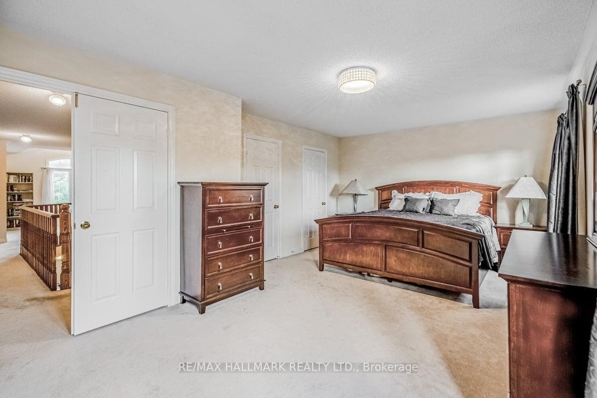8 Laurentide Crescent photo 19