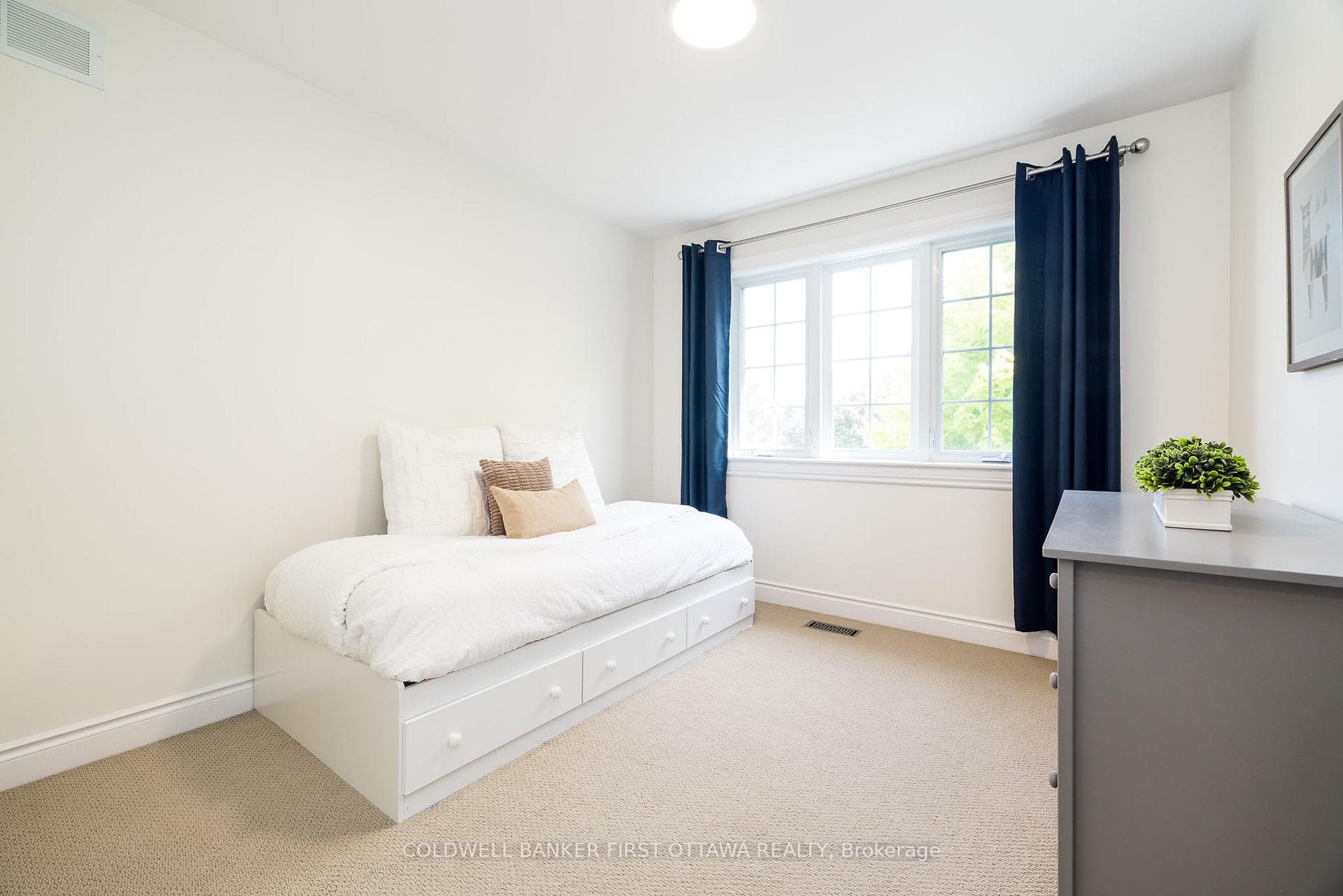 187 GLENNCASTLE Drive photo 35