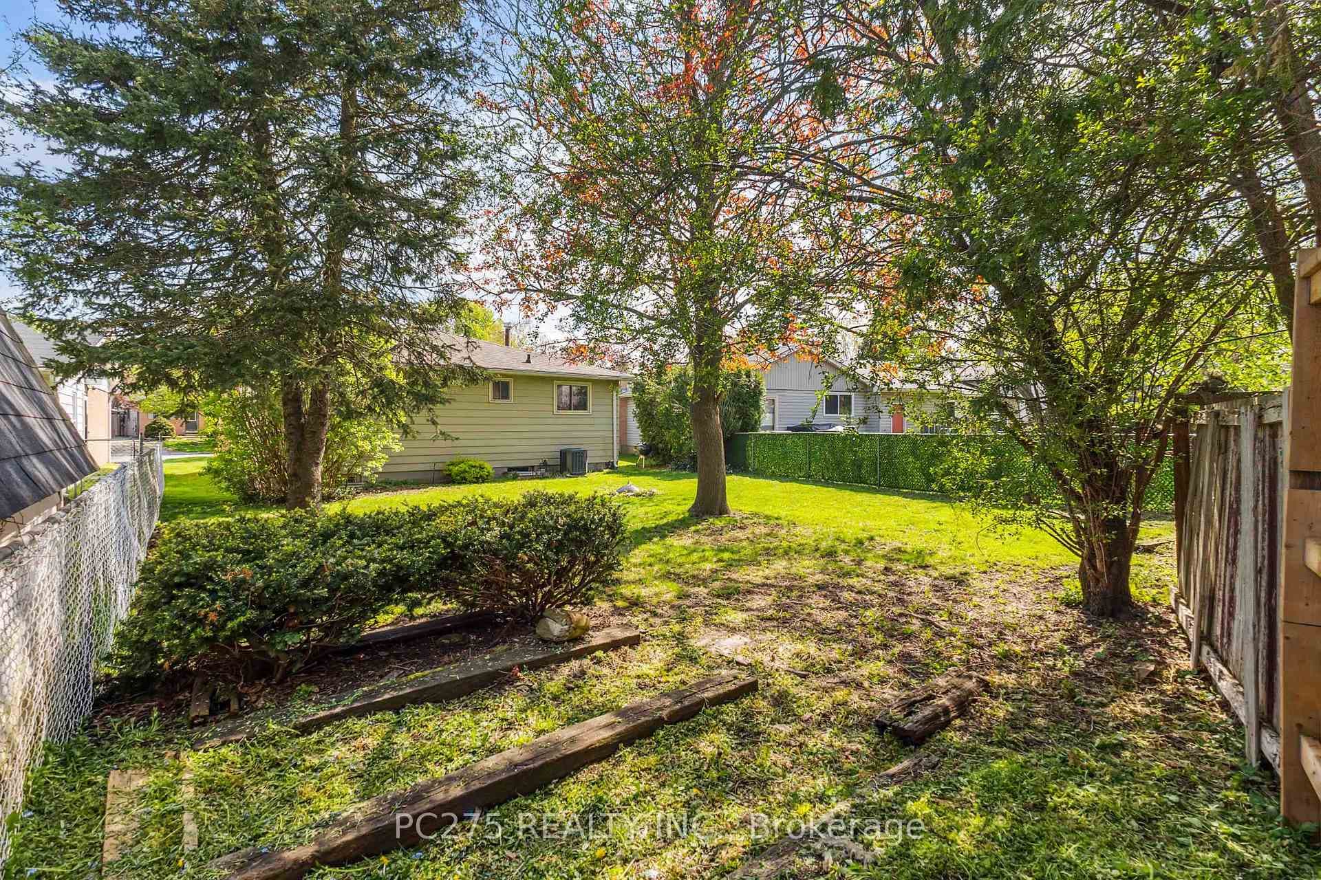 107 Inverary Crescent photo 42