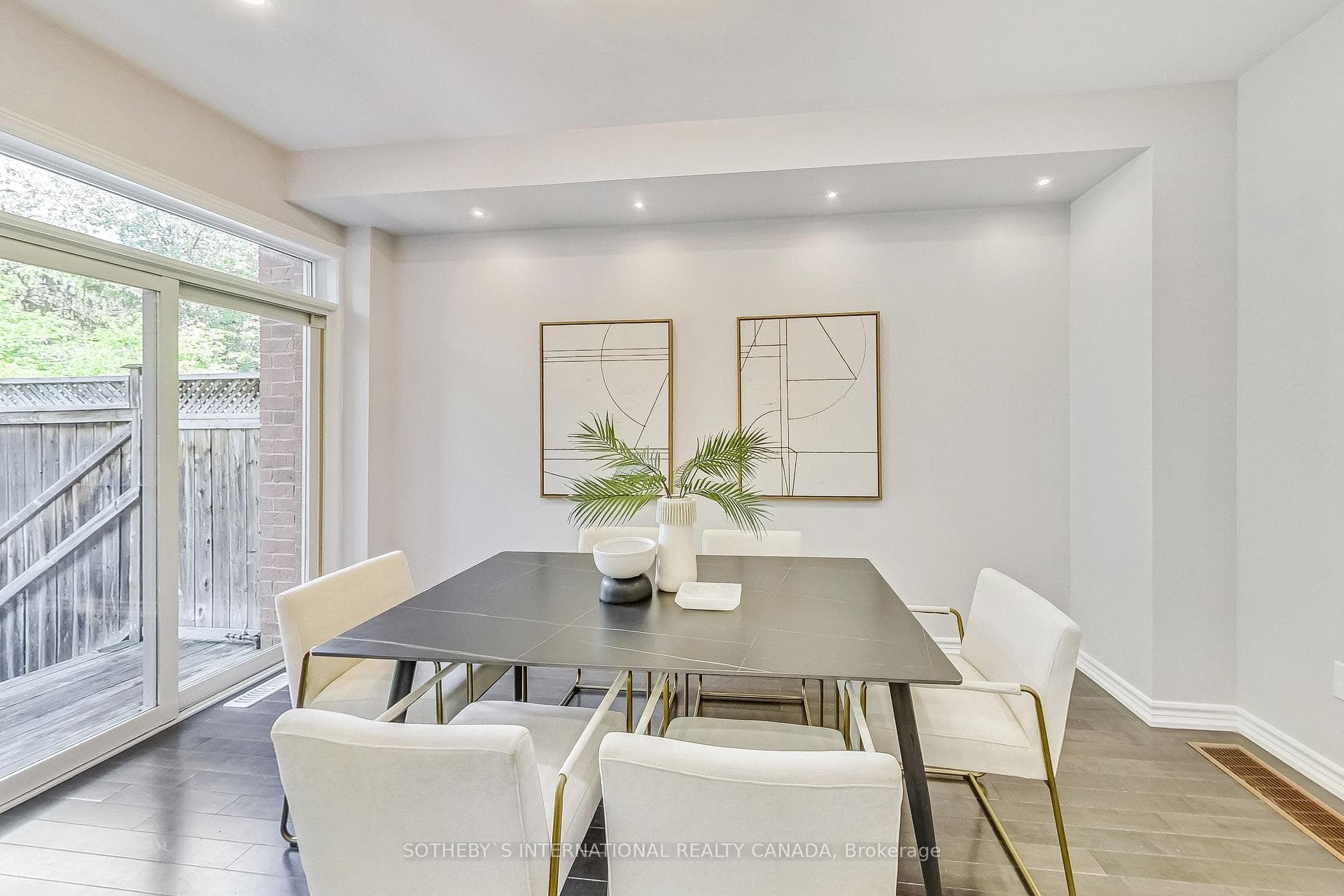 12 Williams Street photo 5