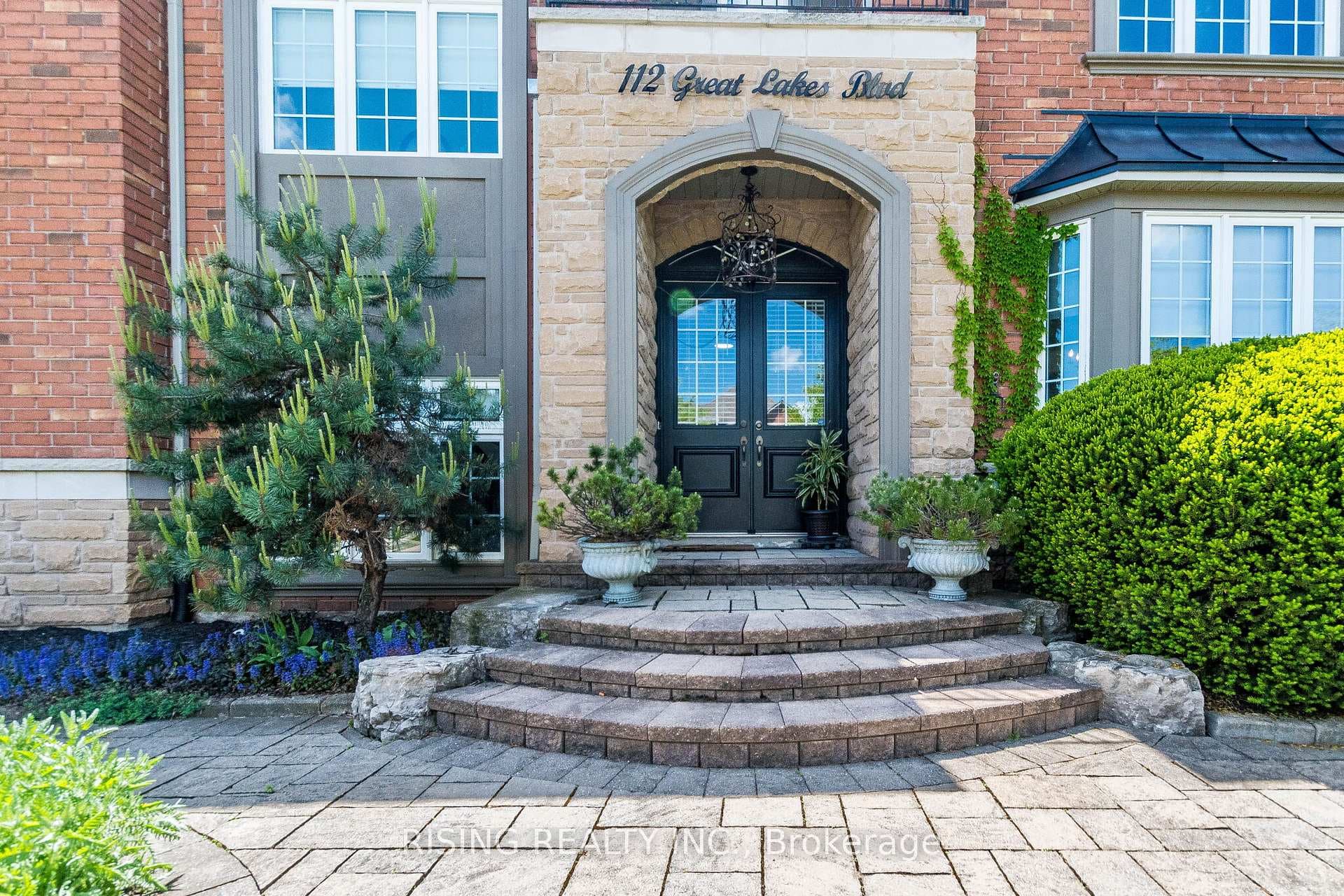 112 Great Lakes Boulevard photo 7