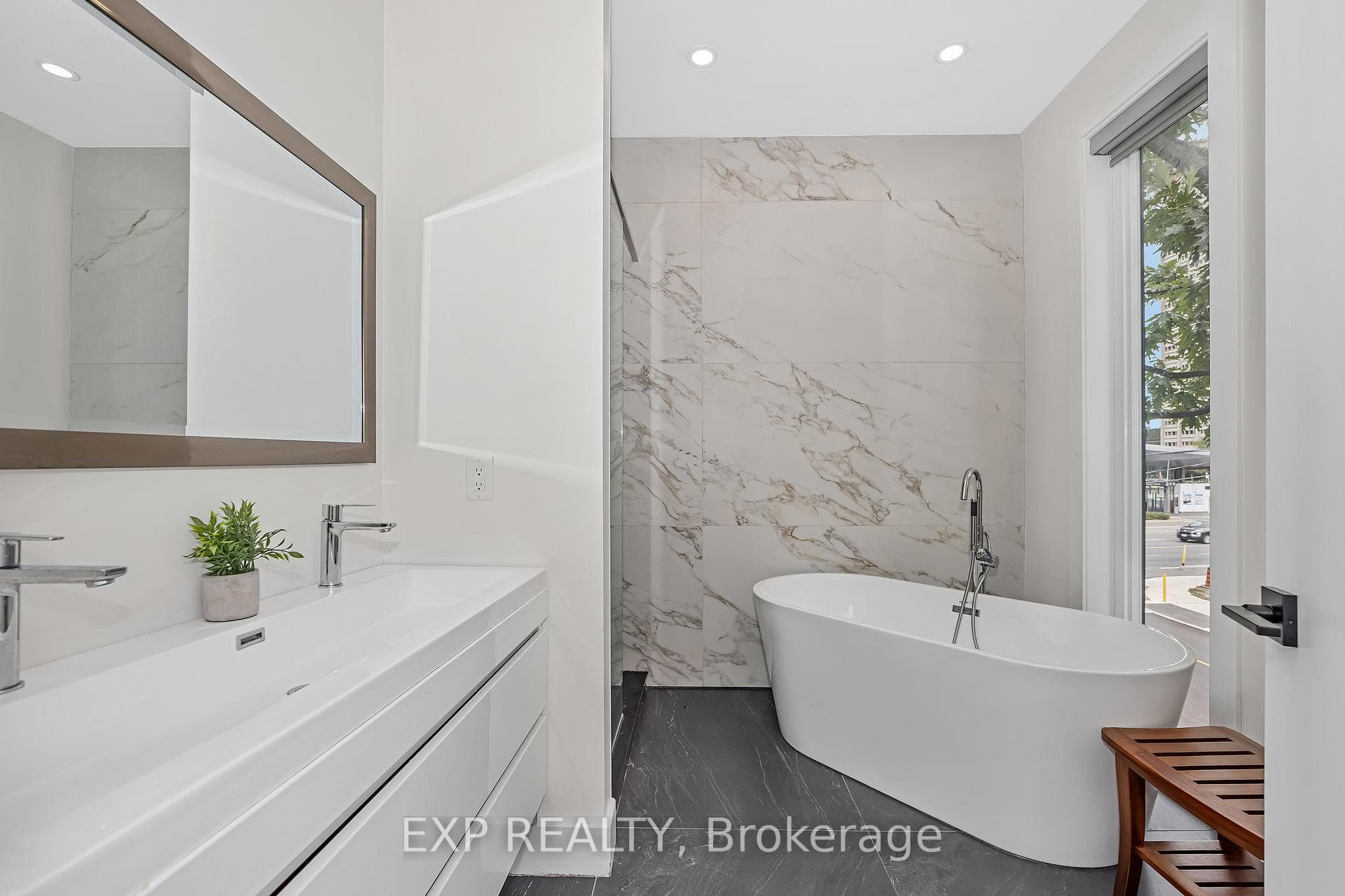 4A HURON Avenue Unit 1 photo 27