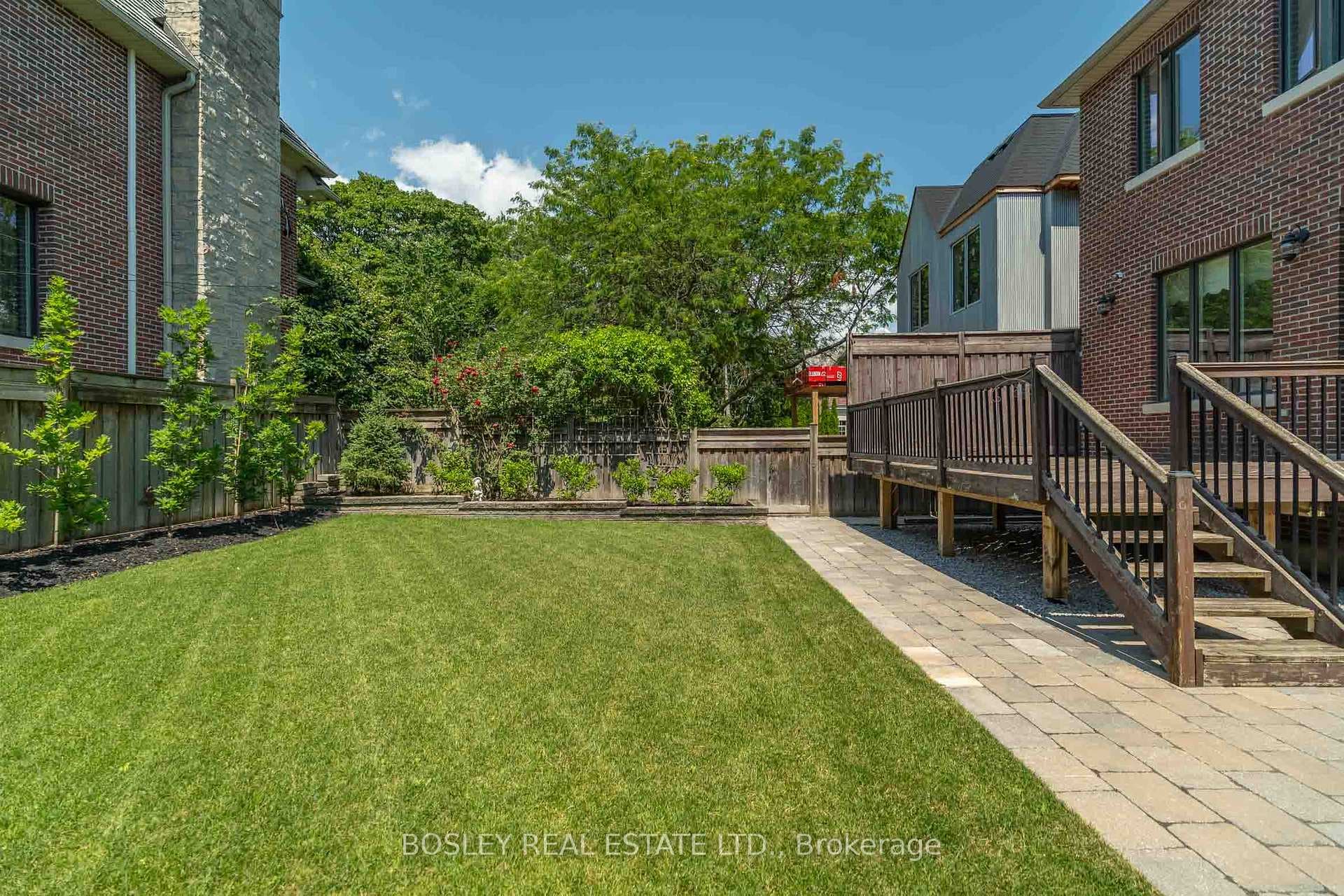 61 Rykert Crescent photo 42