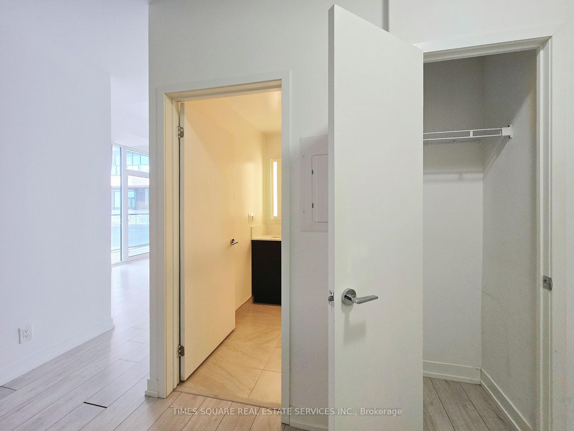 270 Dufferin Street Unit 912 photo 10