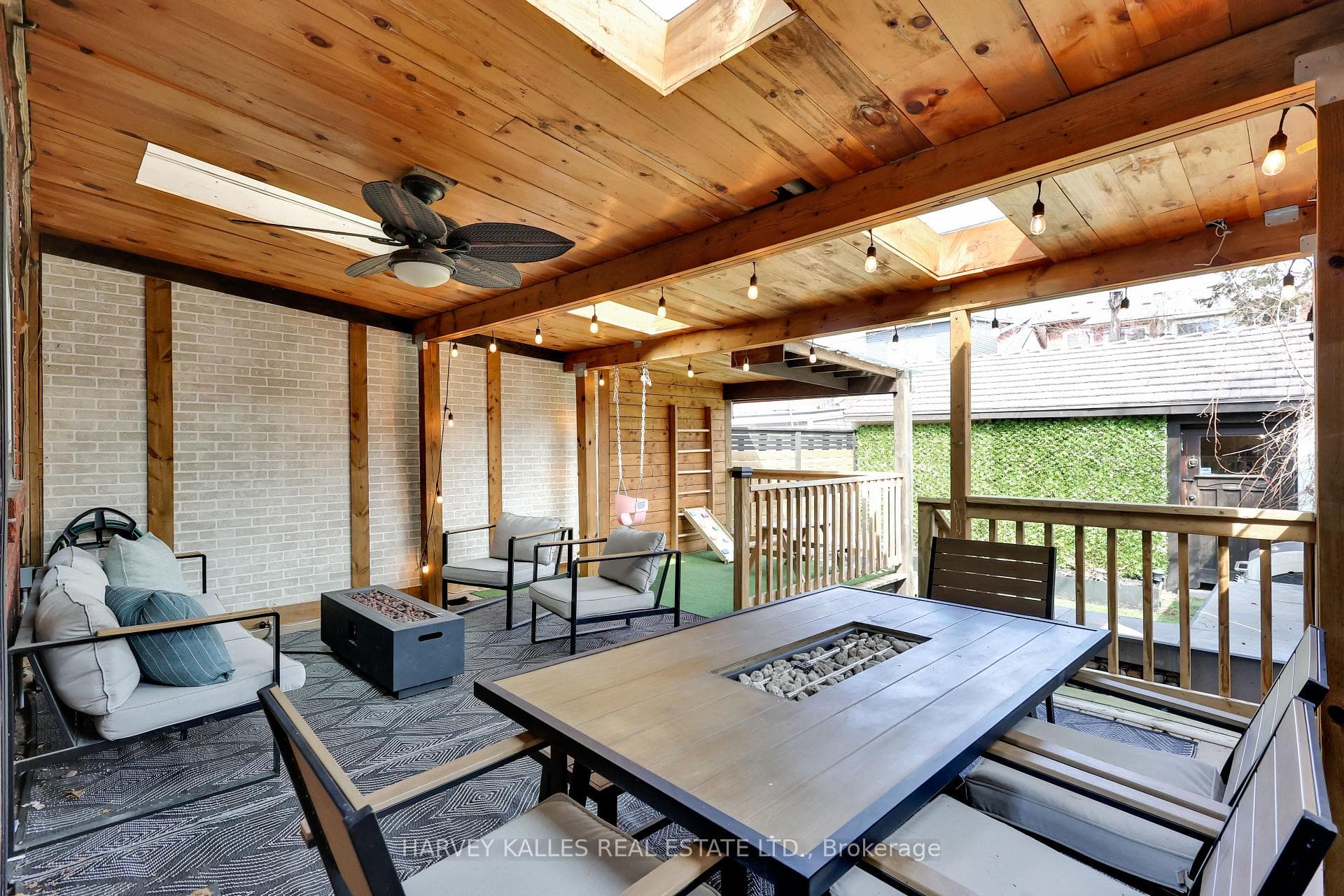 99 Atlas Avenue photo 34