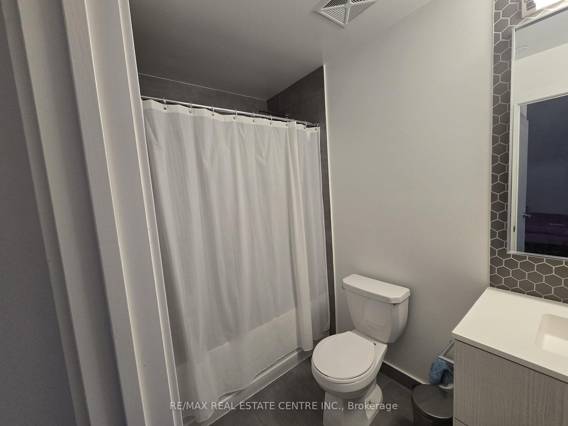2520 Eglinton Avenue Unit 403 photo 8