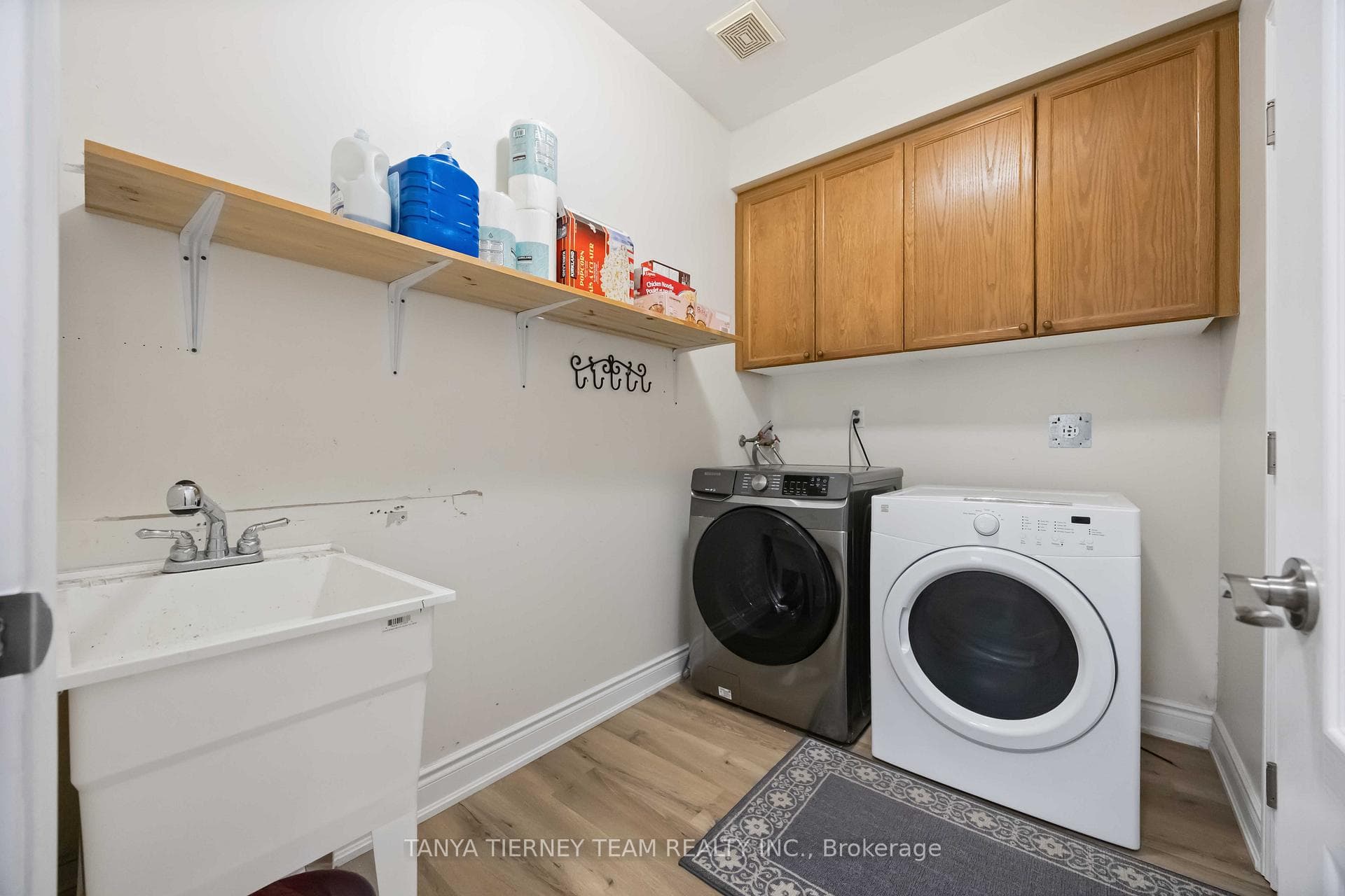 140 Vipond Road photo 21