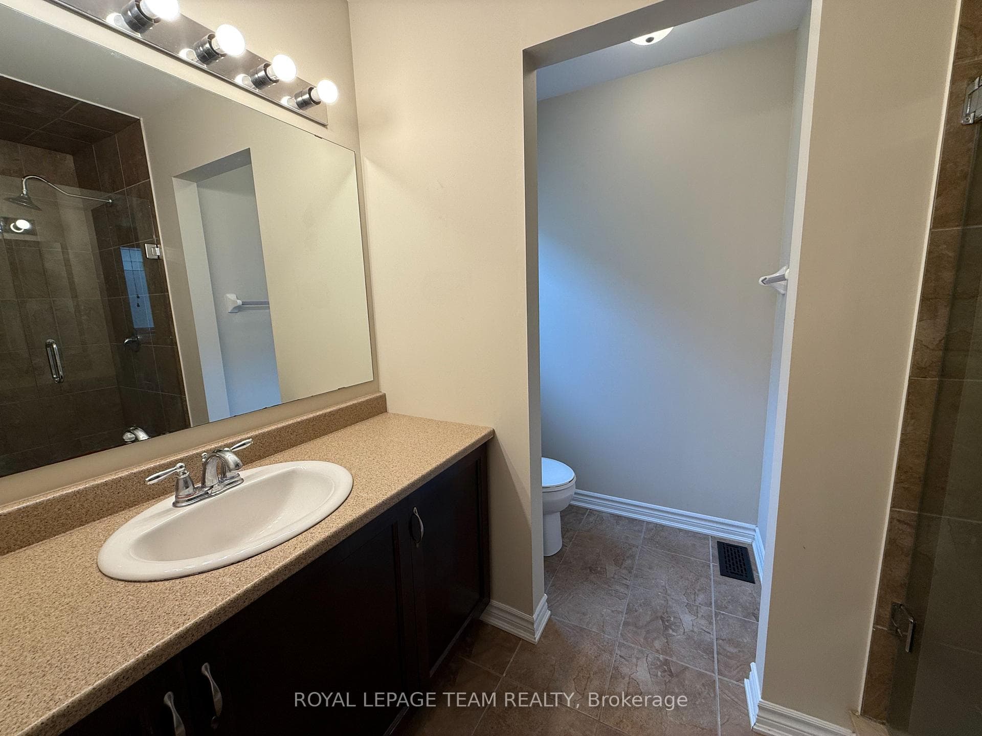 310 Gallantry Way photo 24