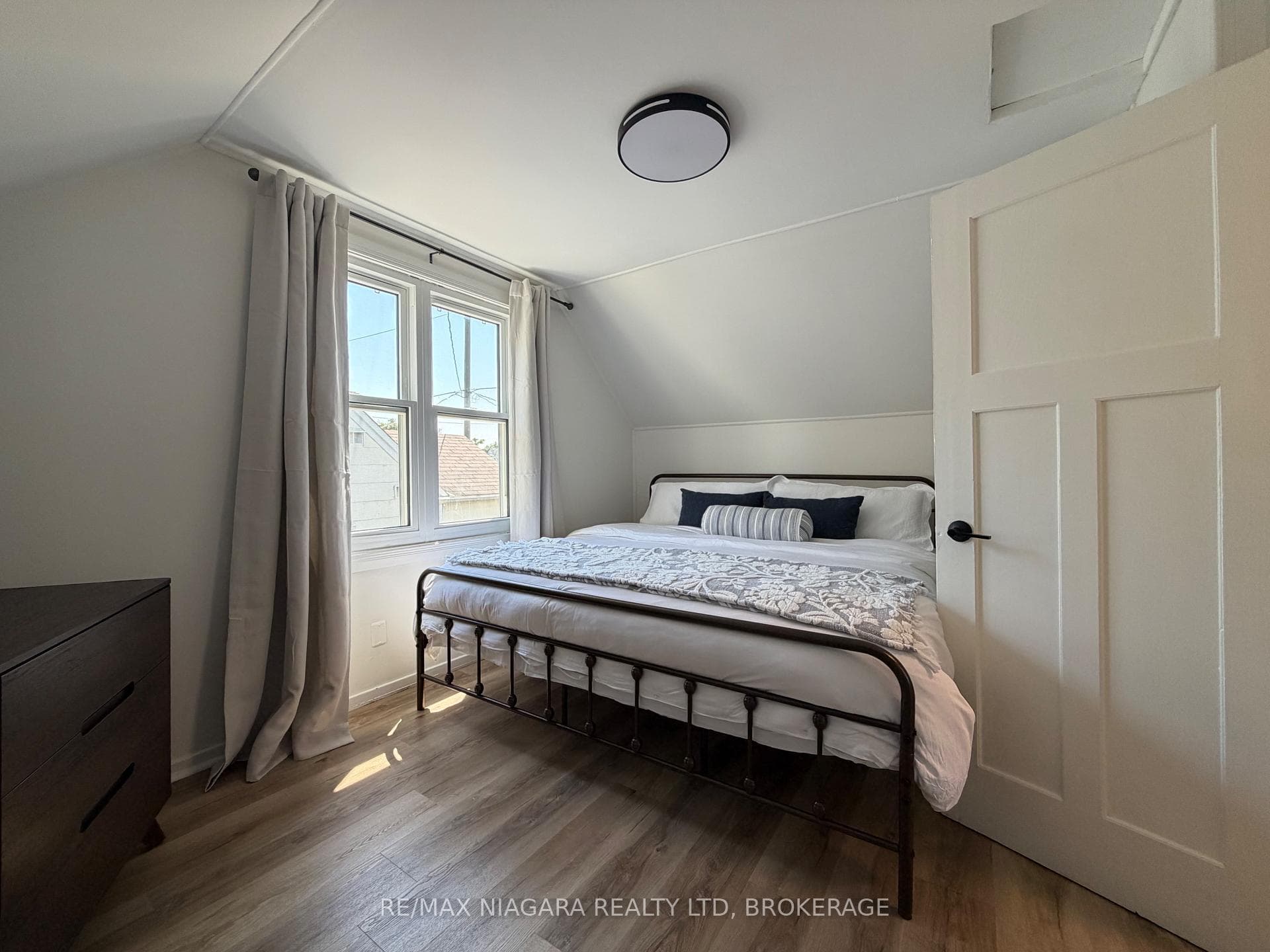 4354 Fifth Avenue photo 17