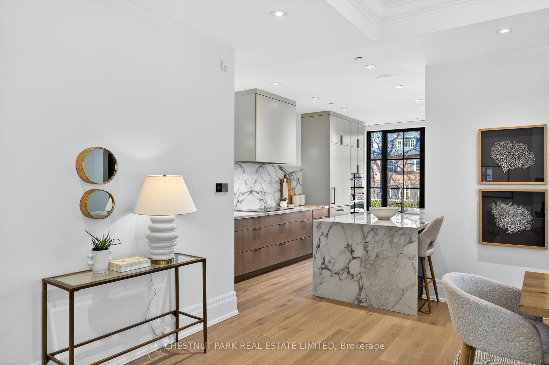 77 Clarendon Avenue Unit 202 photo 11
