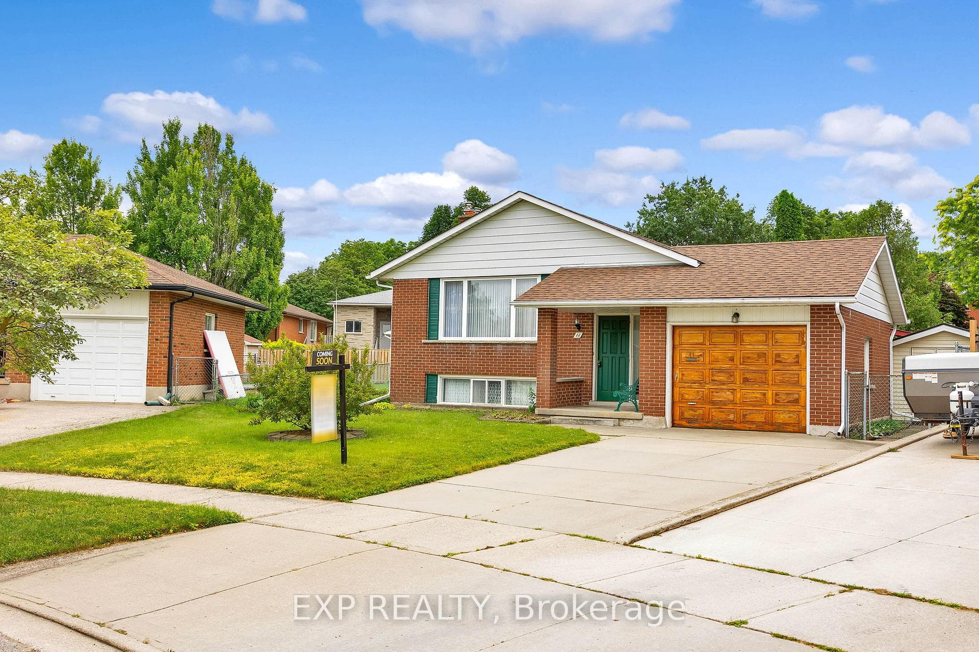 11 Van Horne Place photo 2