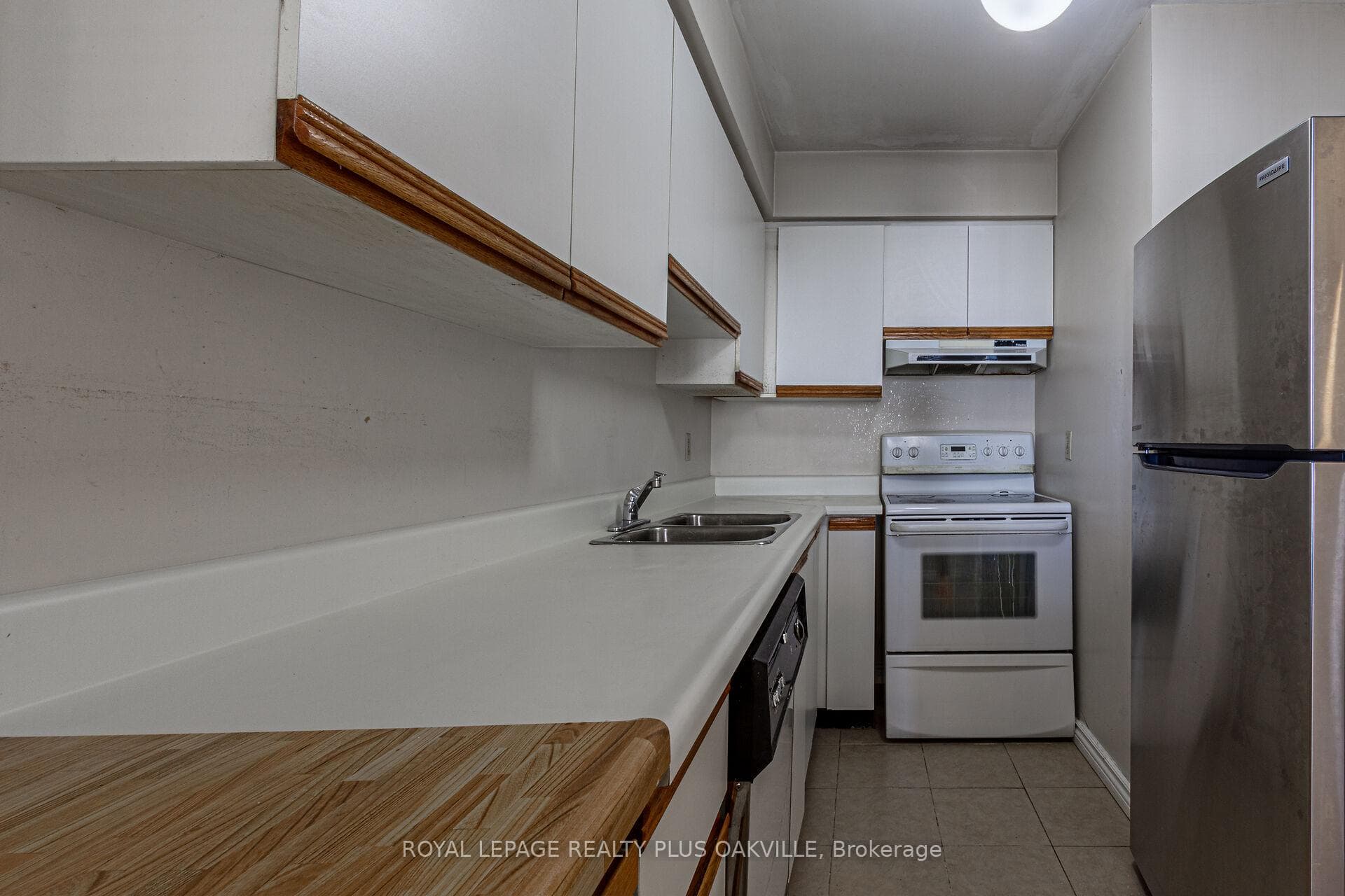 1071 Queens Avenue Unit 405 photo 6