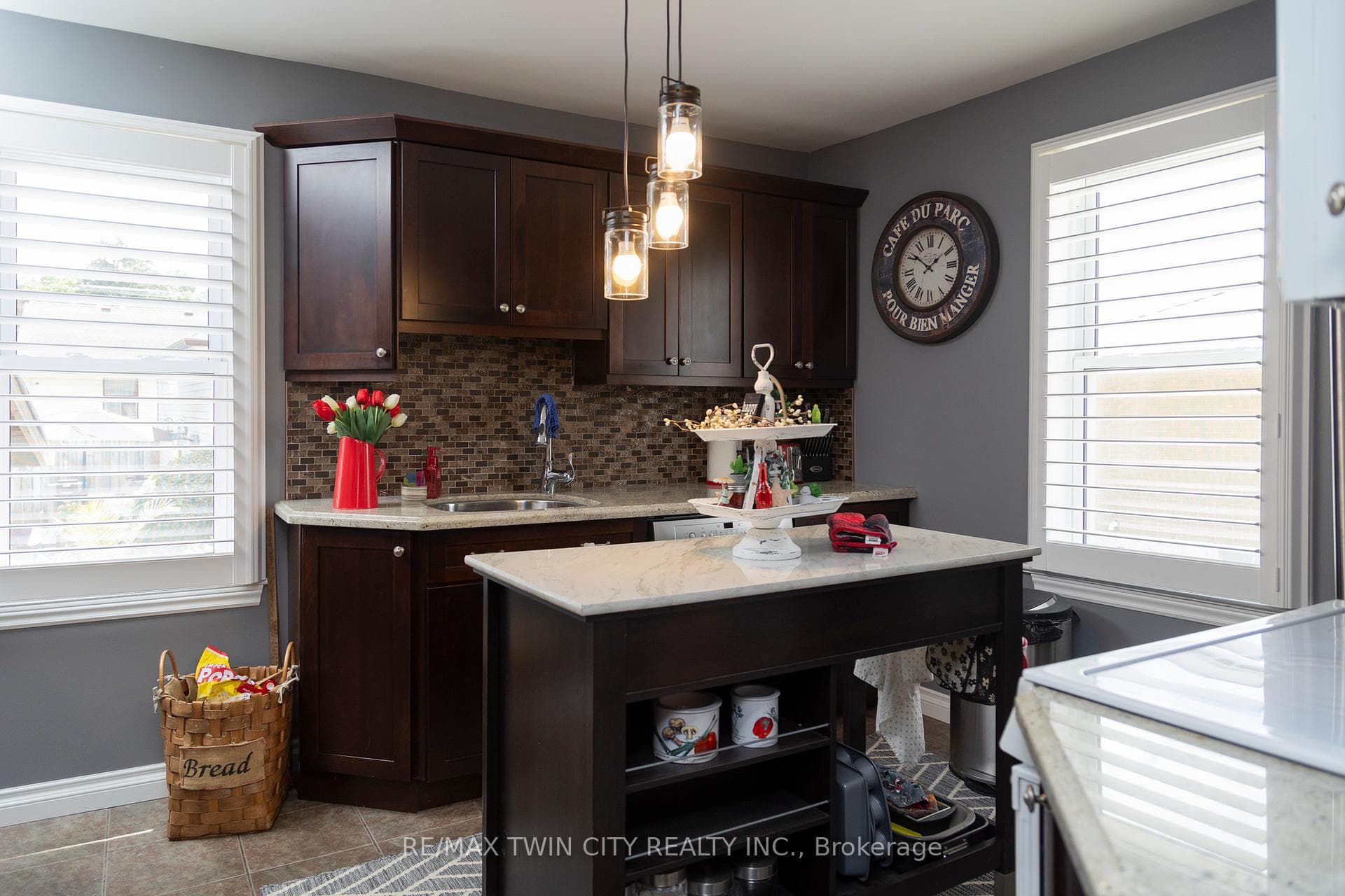 15 LYNDHURST Street photo 8