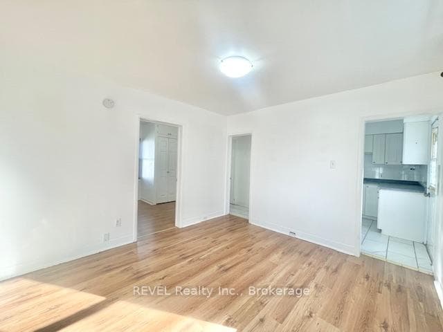 8 MONCK Street photo 5
