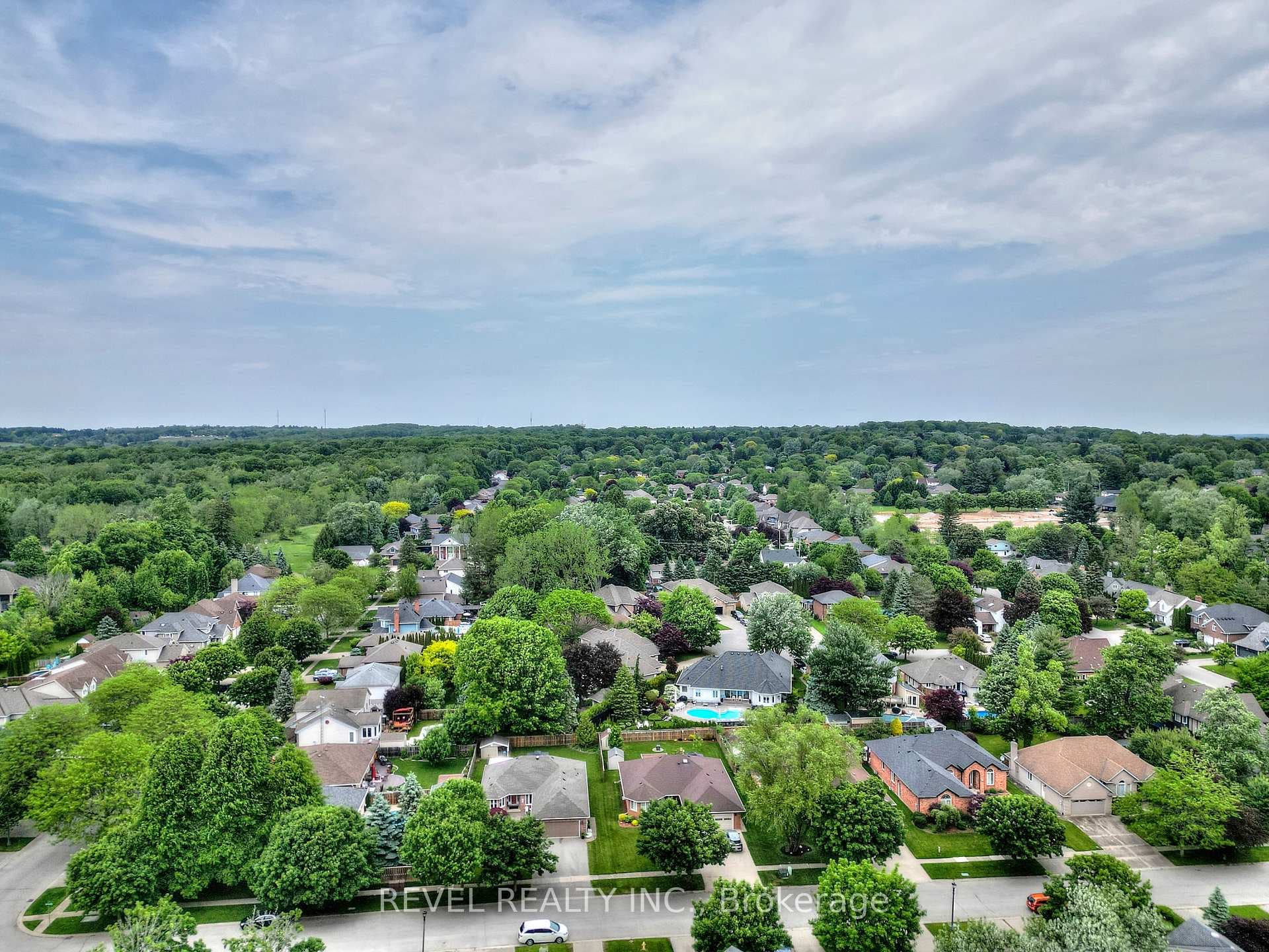 313 Beckett Crescent photo 40