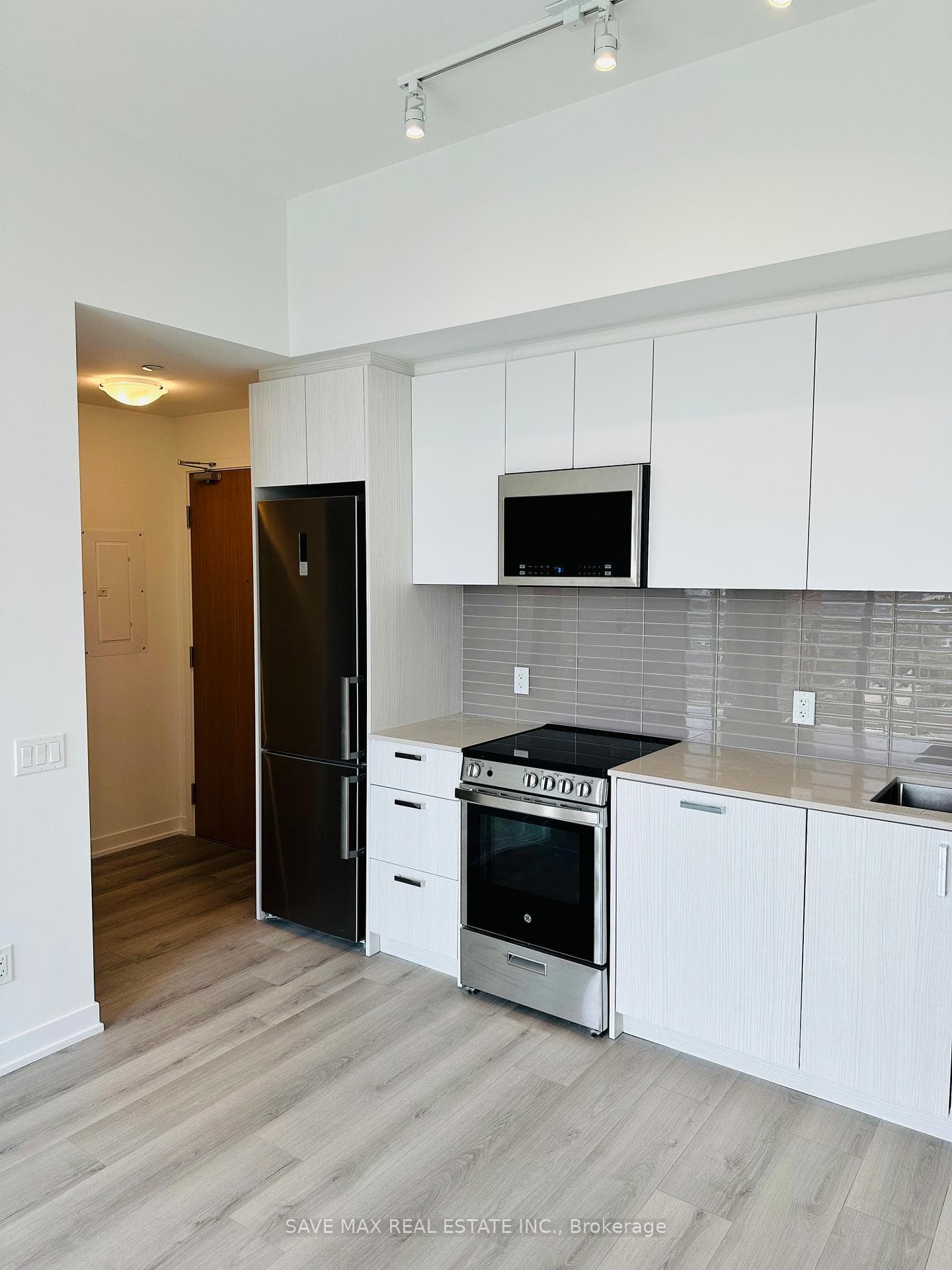 1787 St. Clair Avenue Unit 907 photo 2