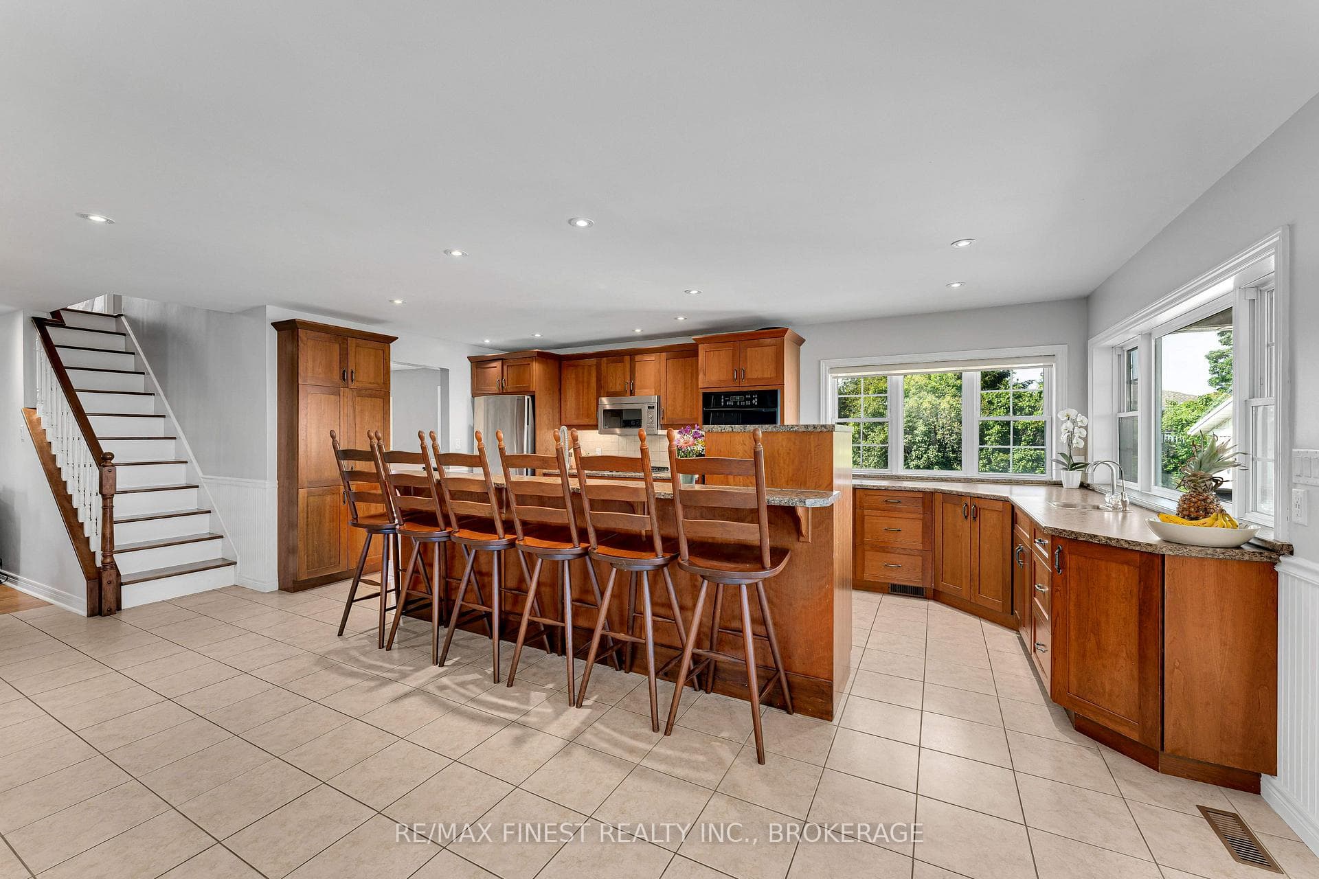 2112 Battersea Road photo 15