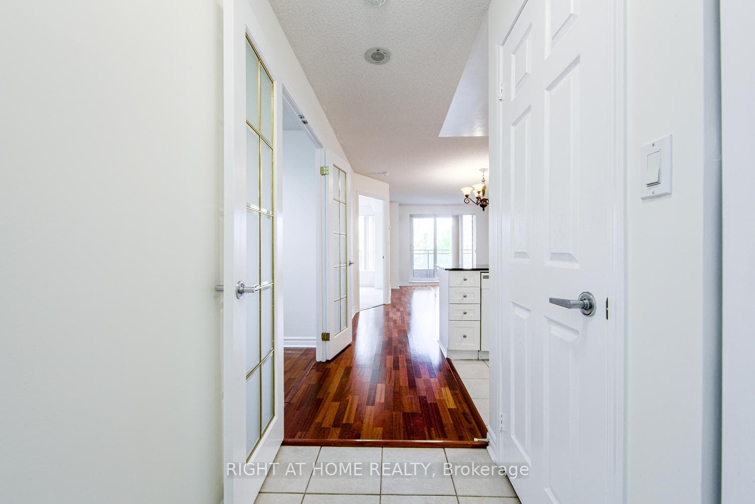 19 Barberry Place Unit 410 photo 3